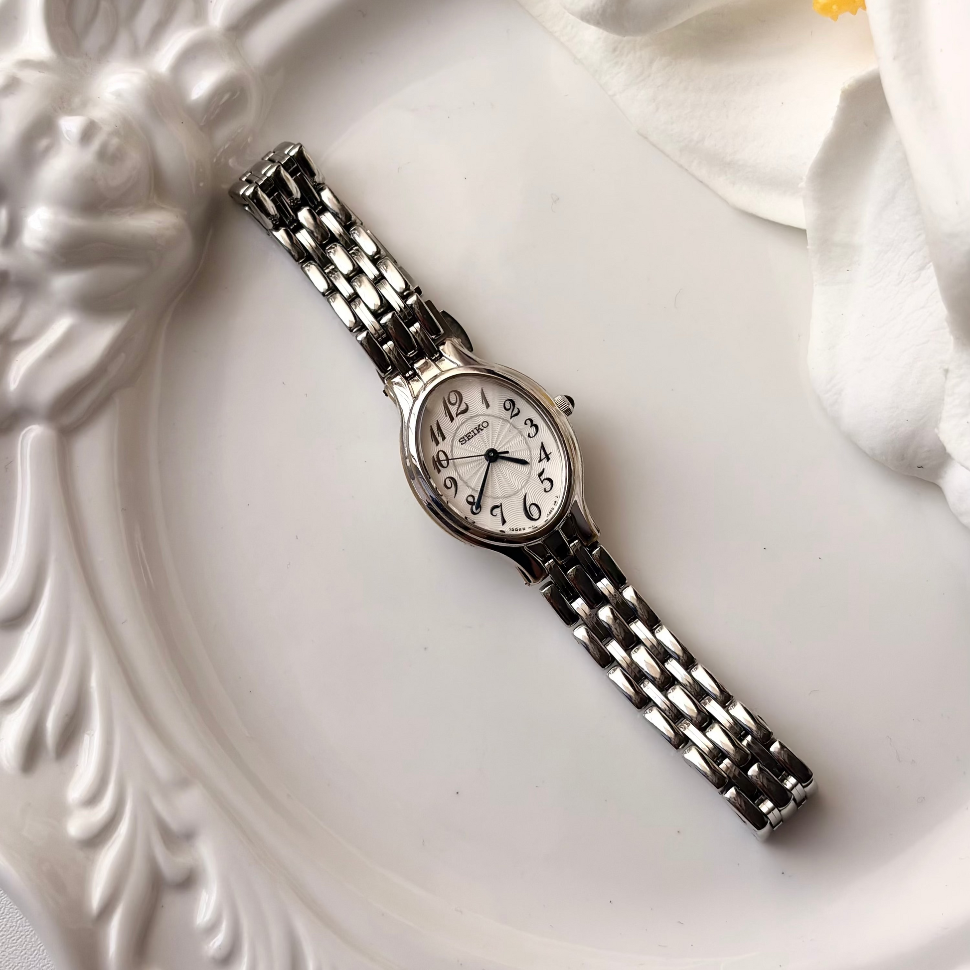 S. White Oval Dial Silver Chain Watch