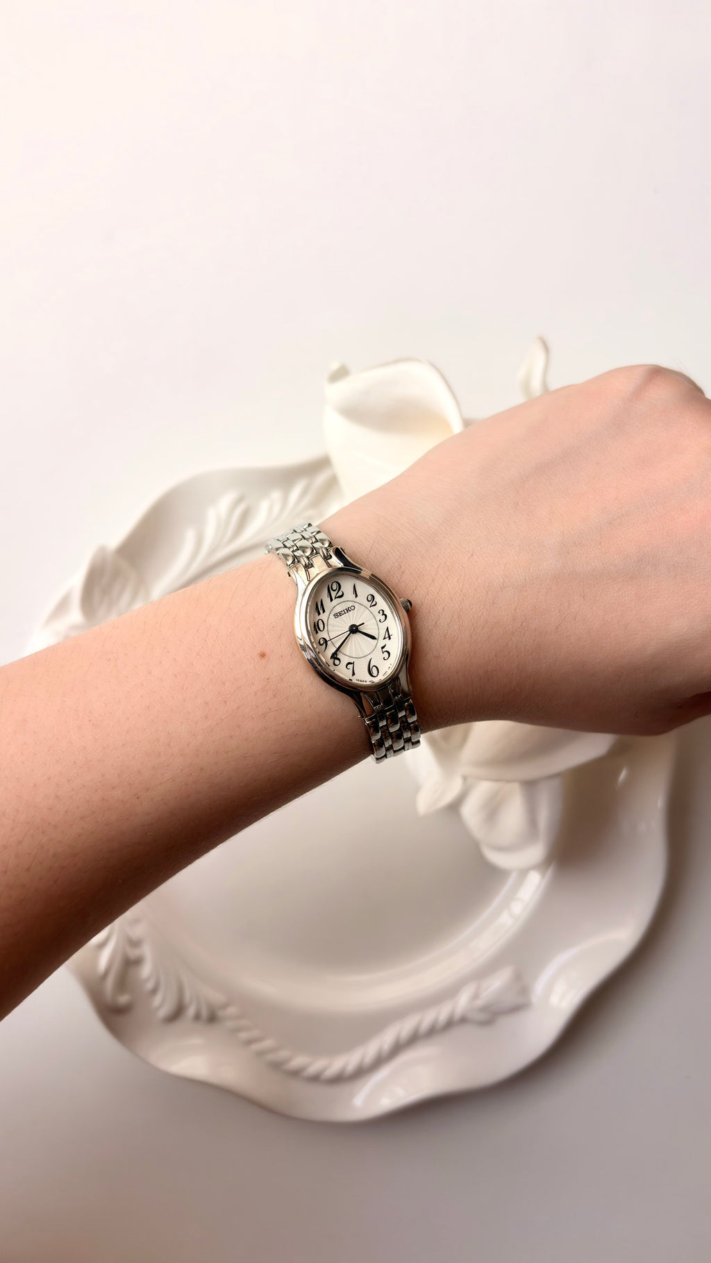 S. White Oval Dial Silver Chain Watch