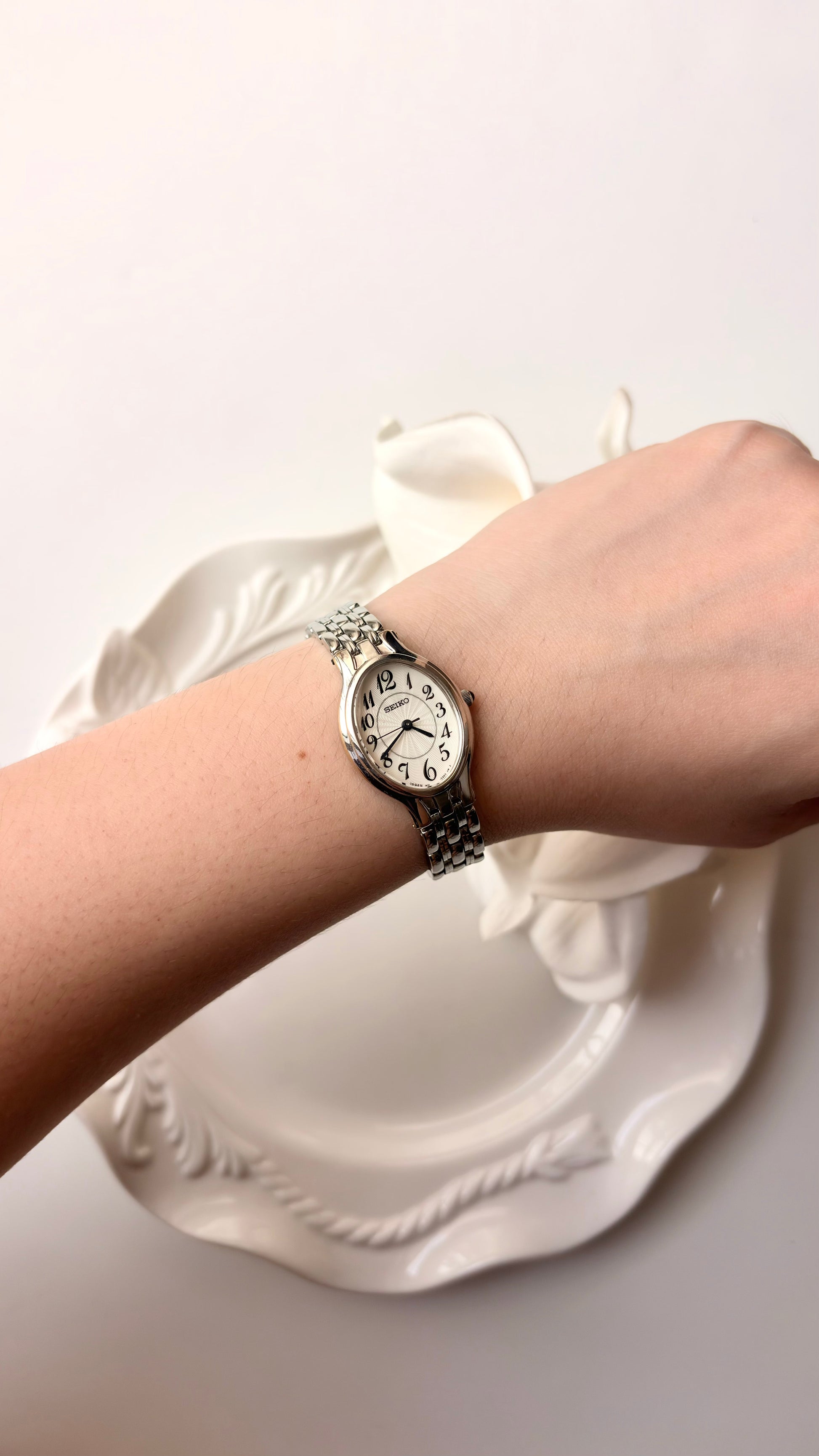S. White Oval Dial Silver Chain Watch