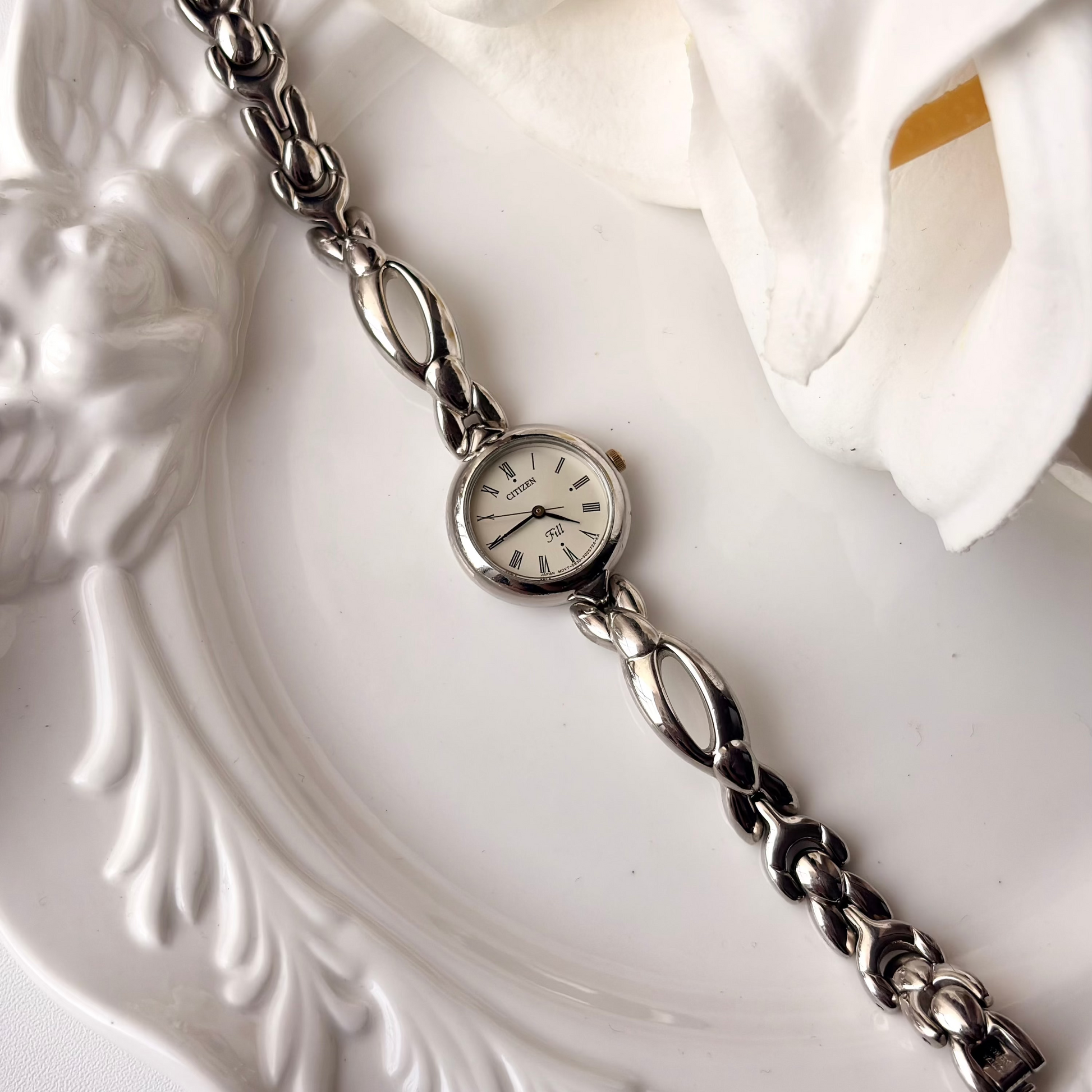 CTZ. Fill White Round Roman Dial Silver Chain Watch