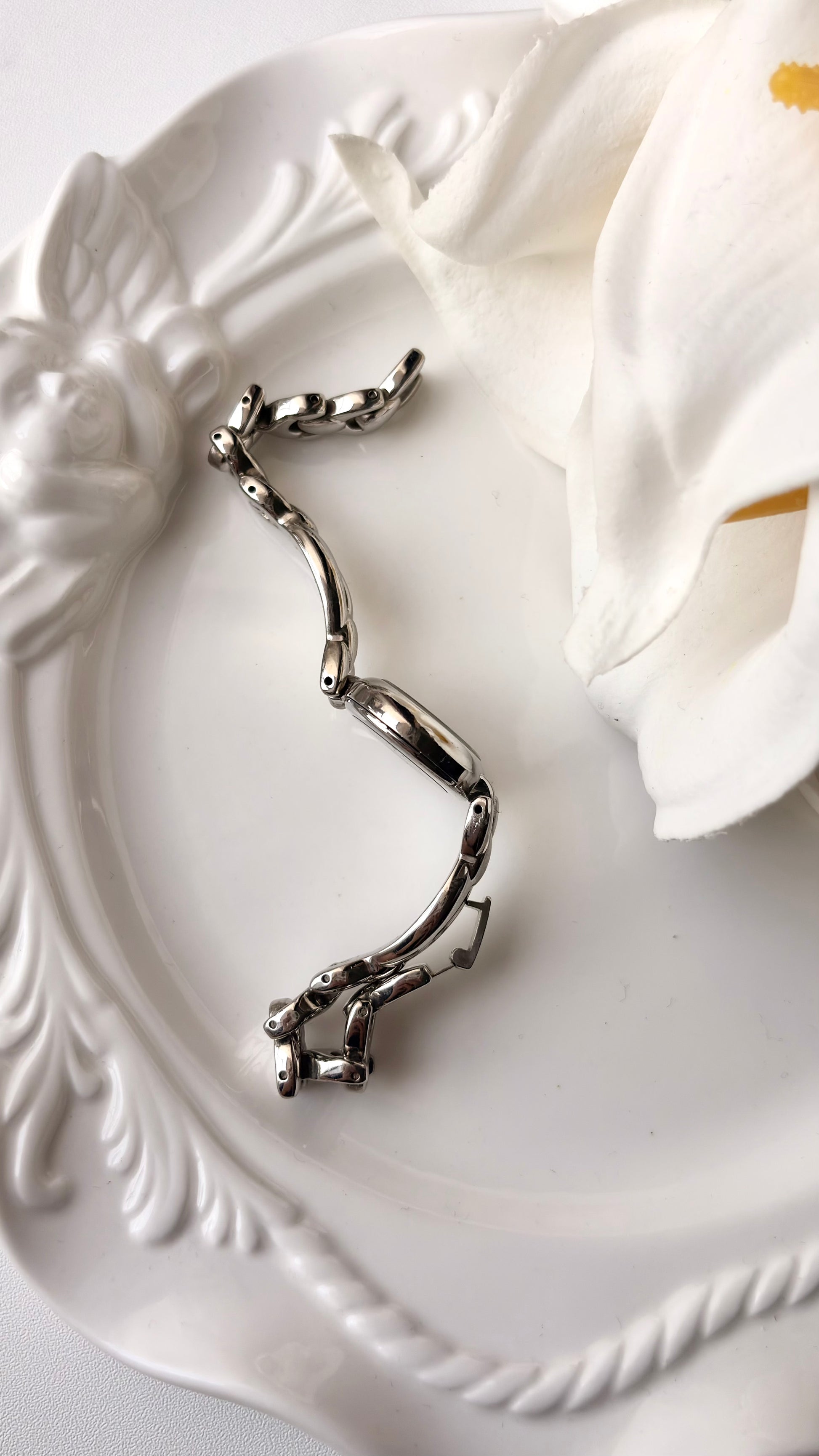 CTZ. Fill White Round Roman Dial Silver Chain Watch