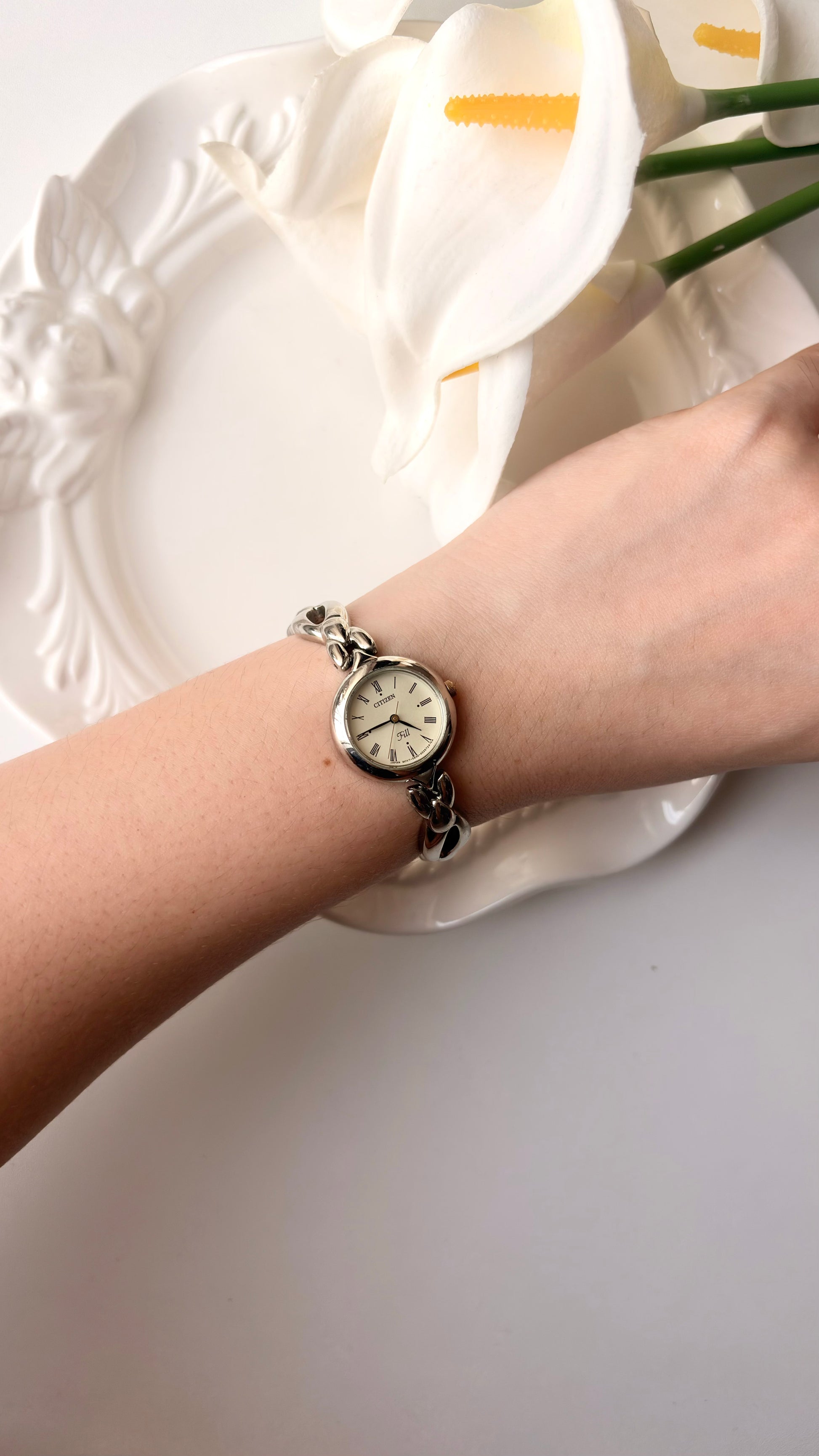 CTZ. Fill White Round Roman Dial Silver Chain Watch