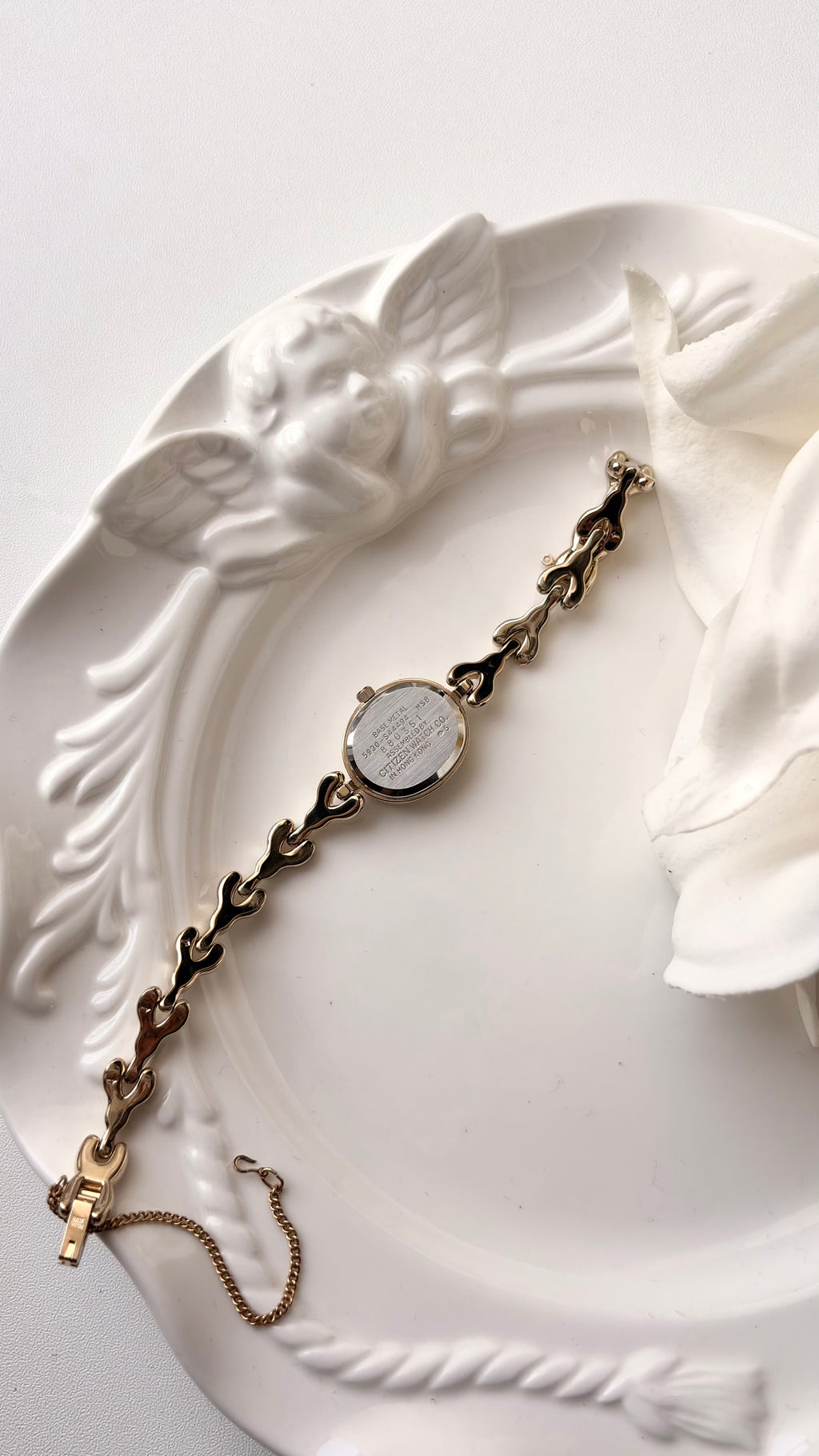 CTZ Fill White Oval Dial Champagne Gold Chain Watch