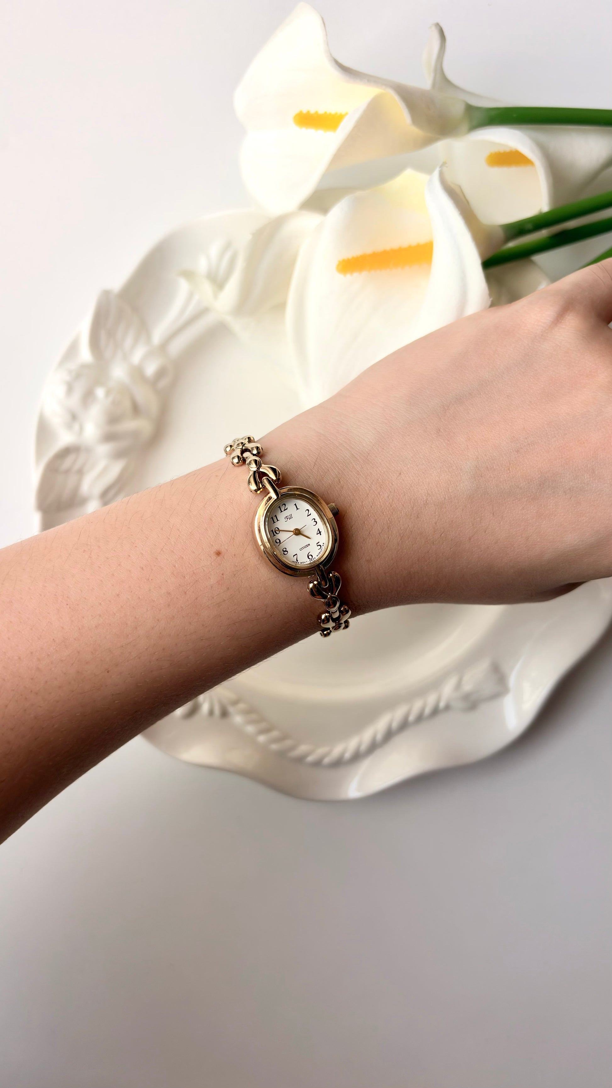 CTZ Fill White Oval Dial Champagne Gold Chain Watch