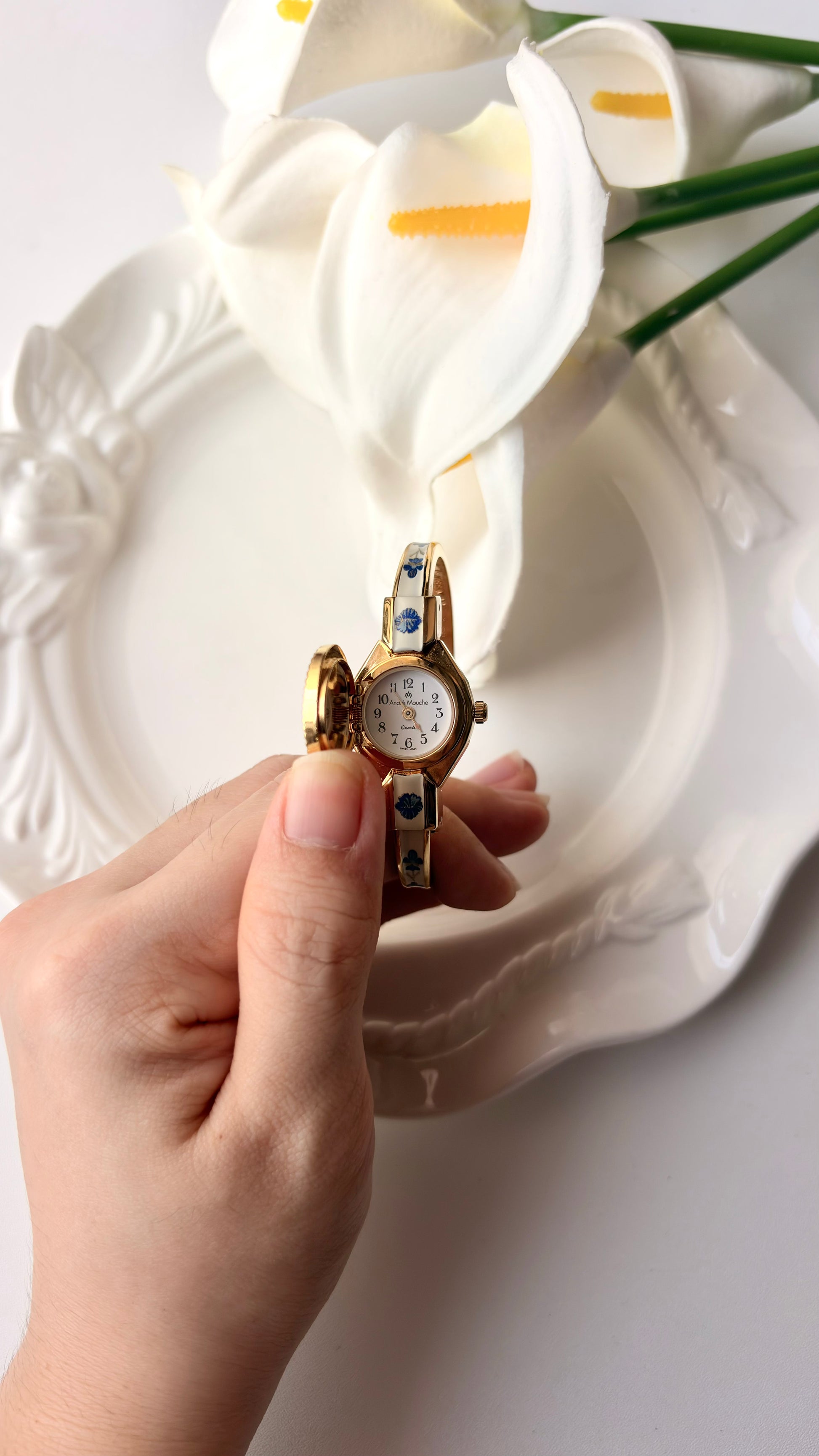 AM. White Blue Flower Case Gold Bangle Watch