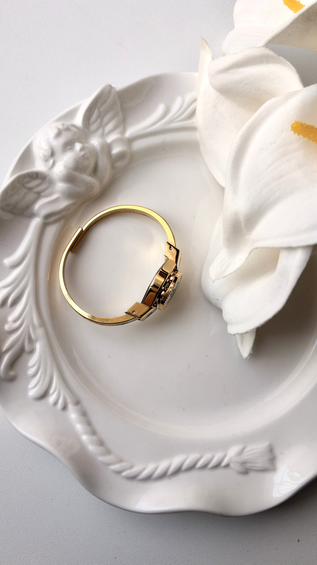 AM. White Blue Flower Case Gold Bangle Watch