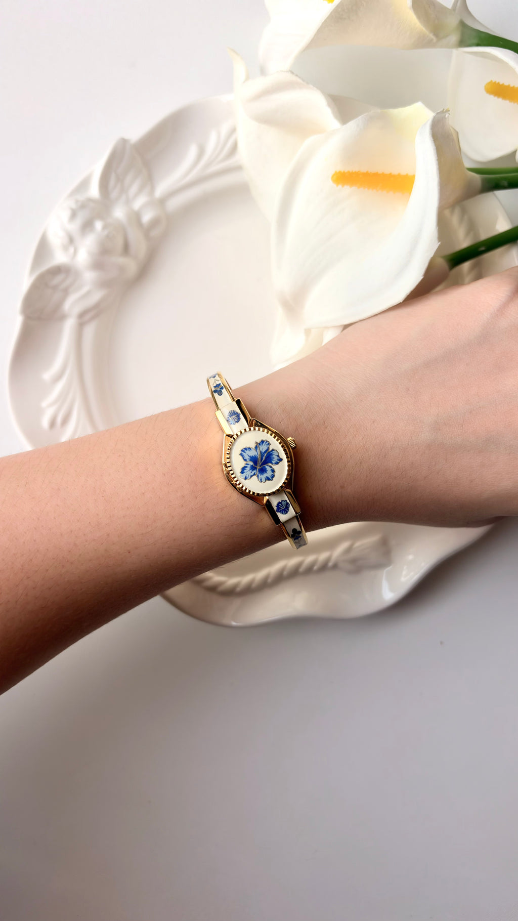 AM. White Blue Flower Case Gold Bangle Watch