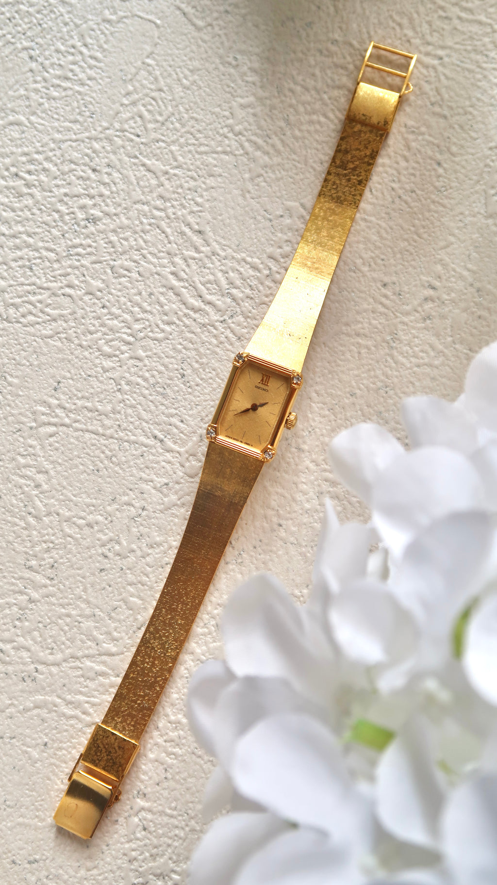 S. Gold Rect Dial with Gold Chain Strap Watch