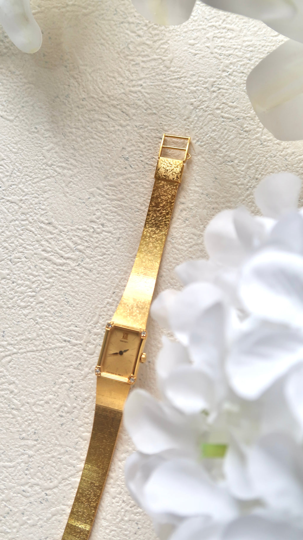 S. Gold Rect Dial with Gold Chain Strap Watch