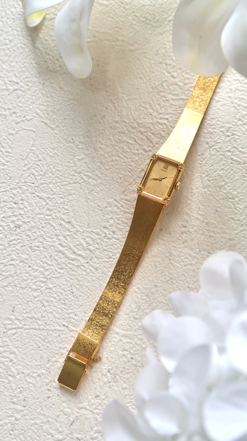 S. Gold Rect Dial with Gold Chain Strap Watch