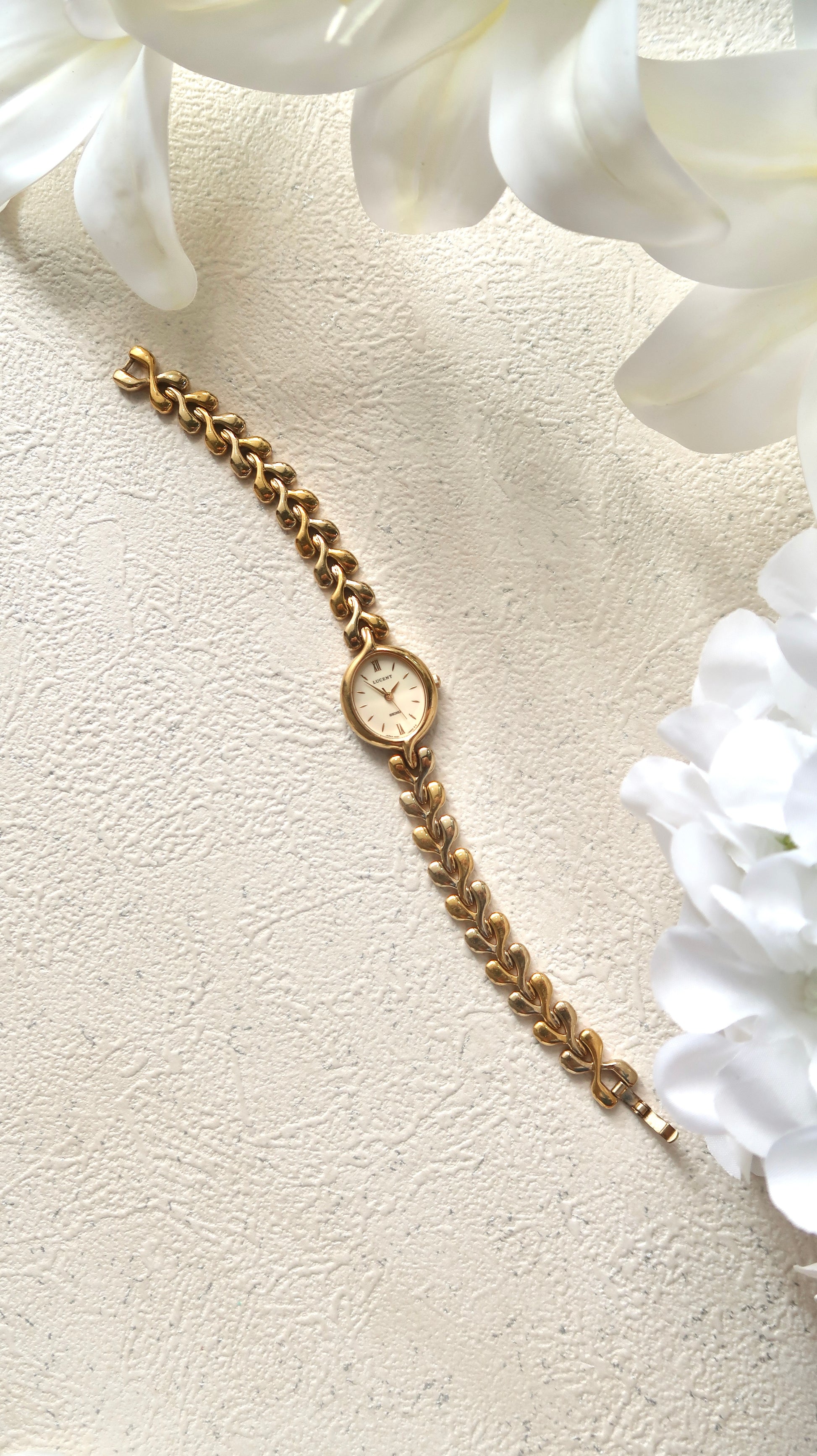 S. Lucent Gold Oval Dial with Gold Chain Watch