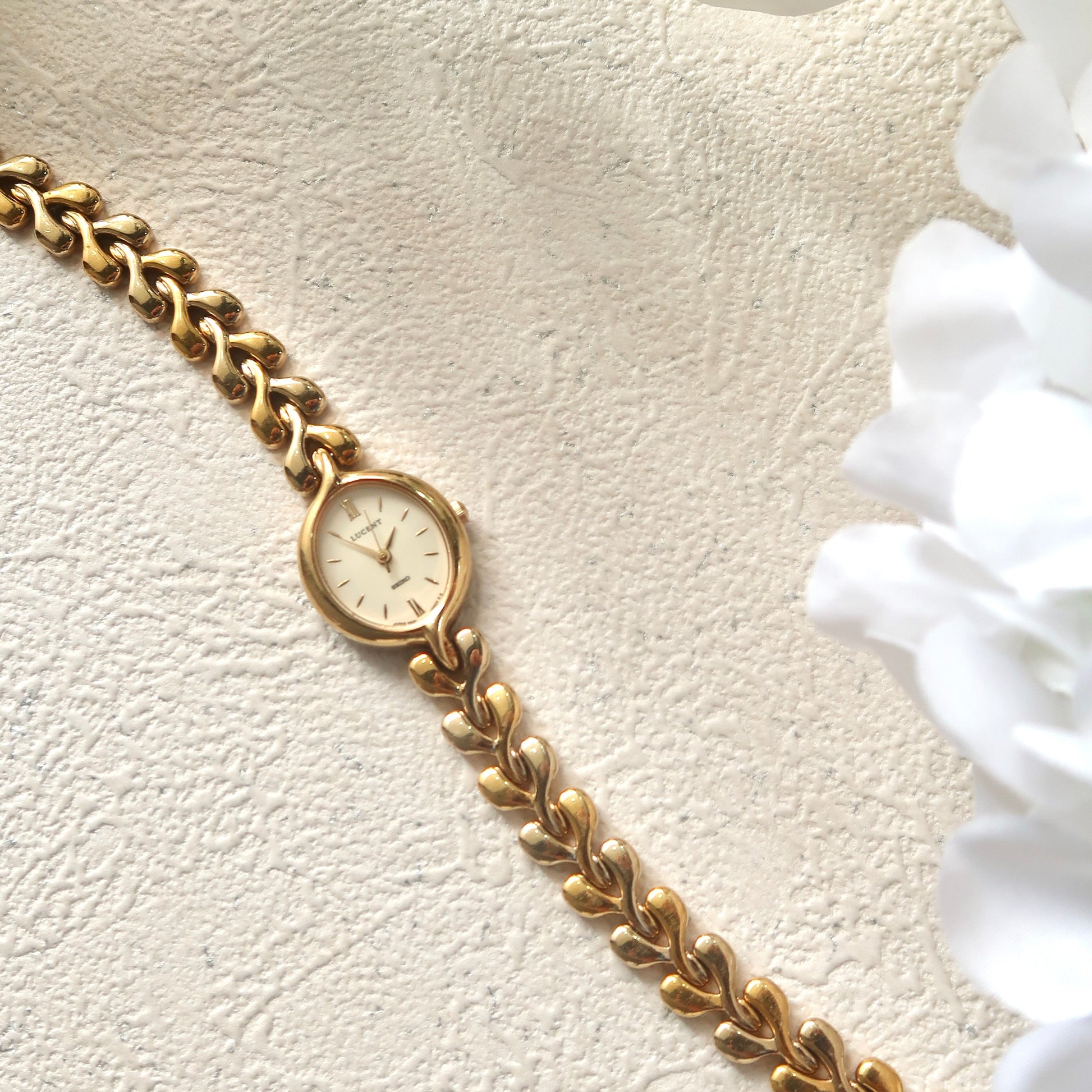 S. Lucent Gold Oval Dial with Gold Chain Watch