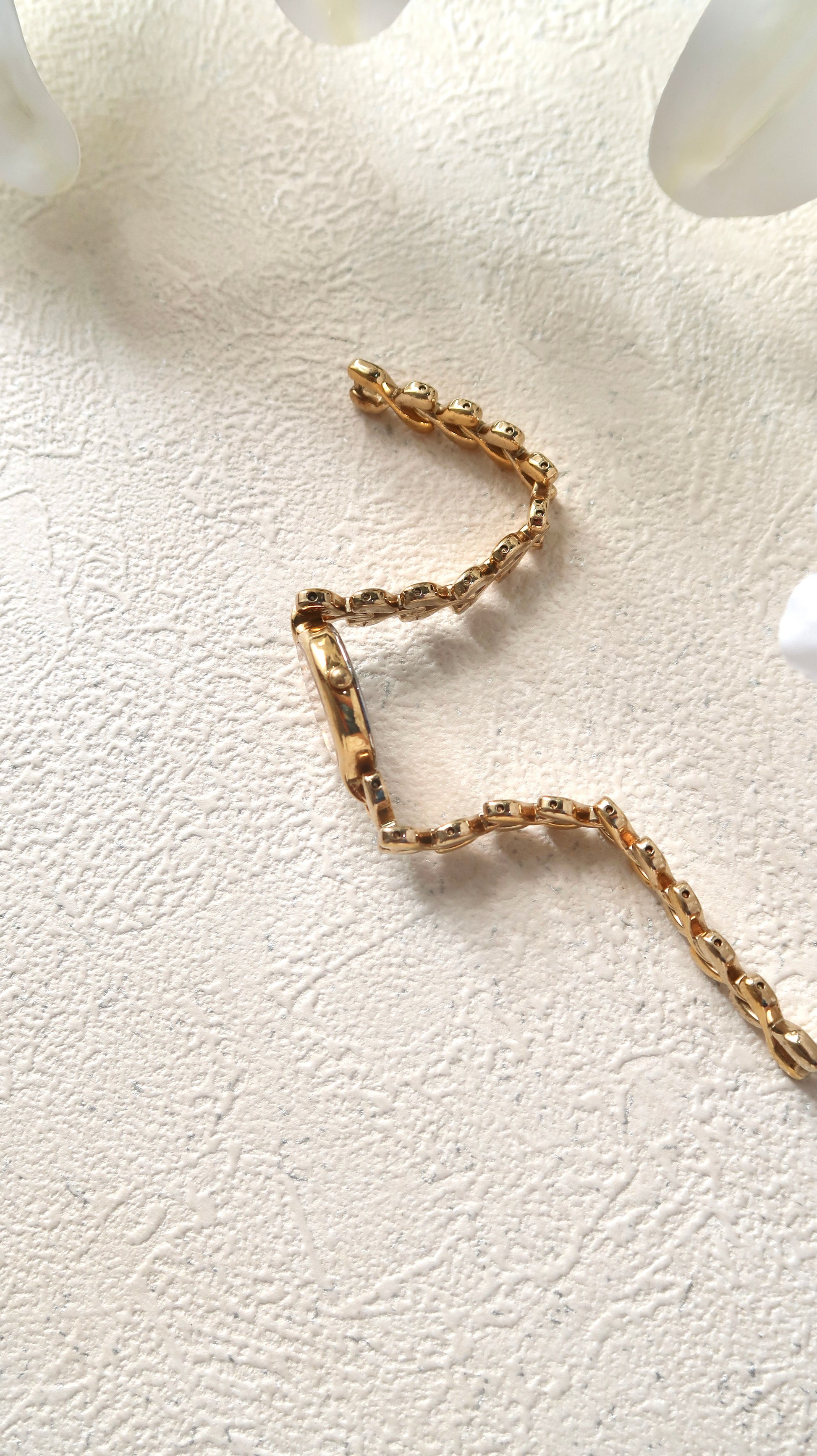 S. Lucent Gold Oval Dial with Gold Chain Watch