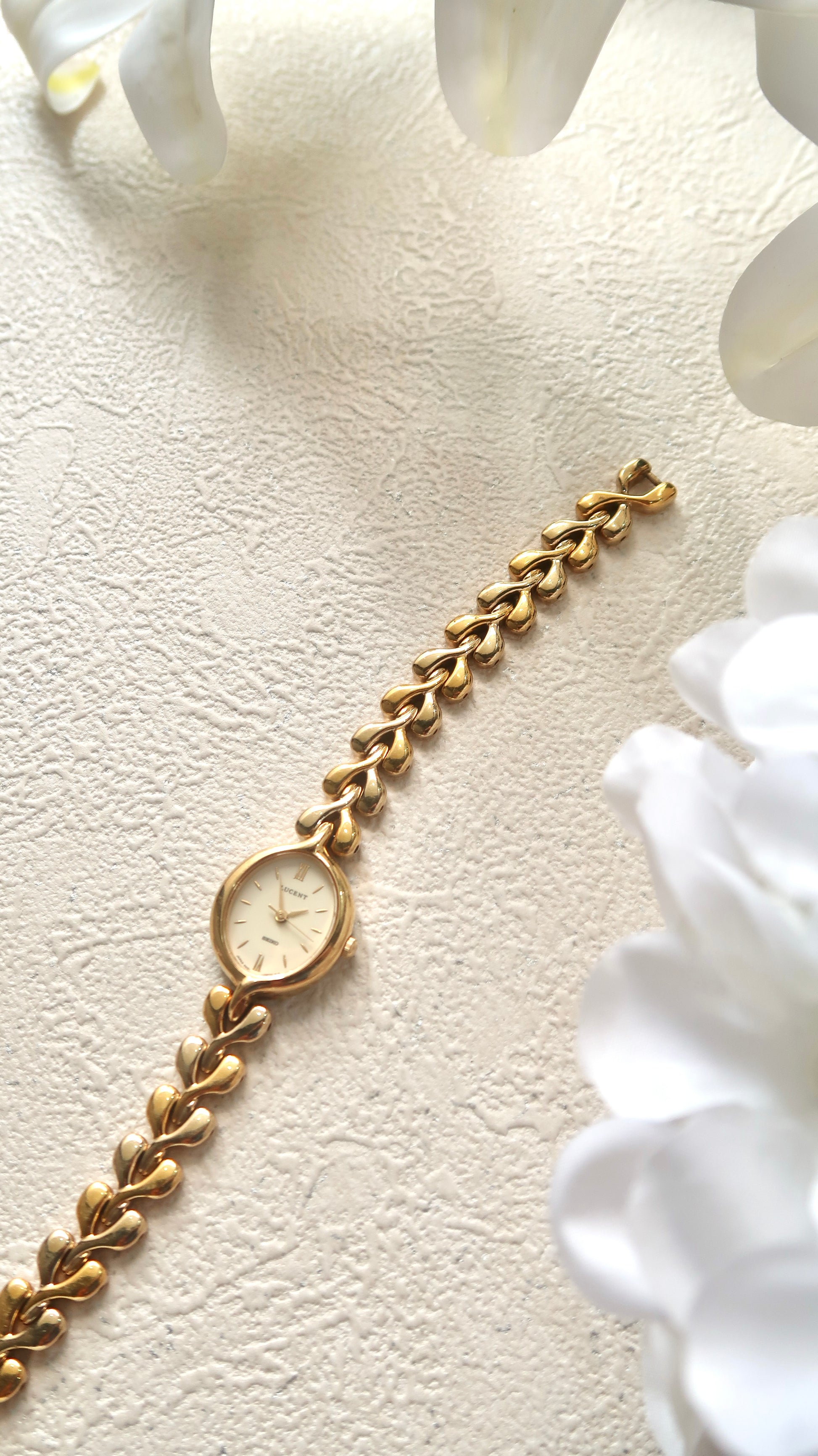 S. Lucent Gold Oval Dial with Gold Chain Watch