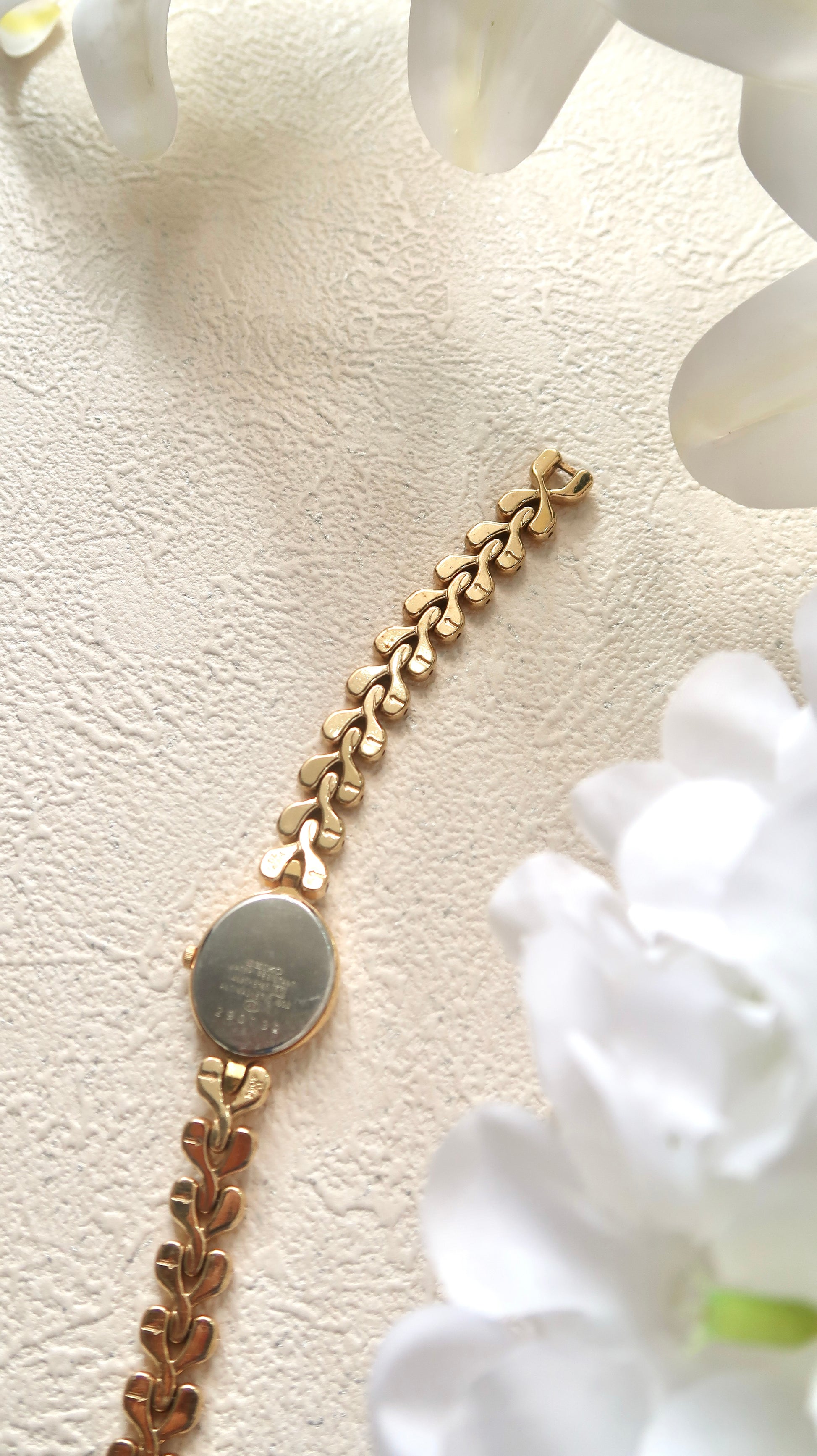 S. Lucent Gold Oval Dial with Gold Chain Watch