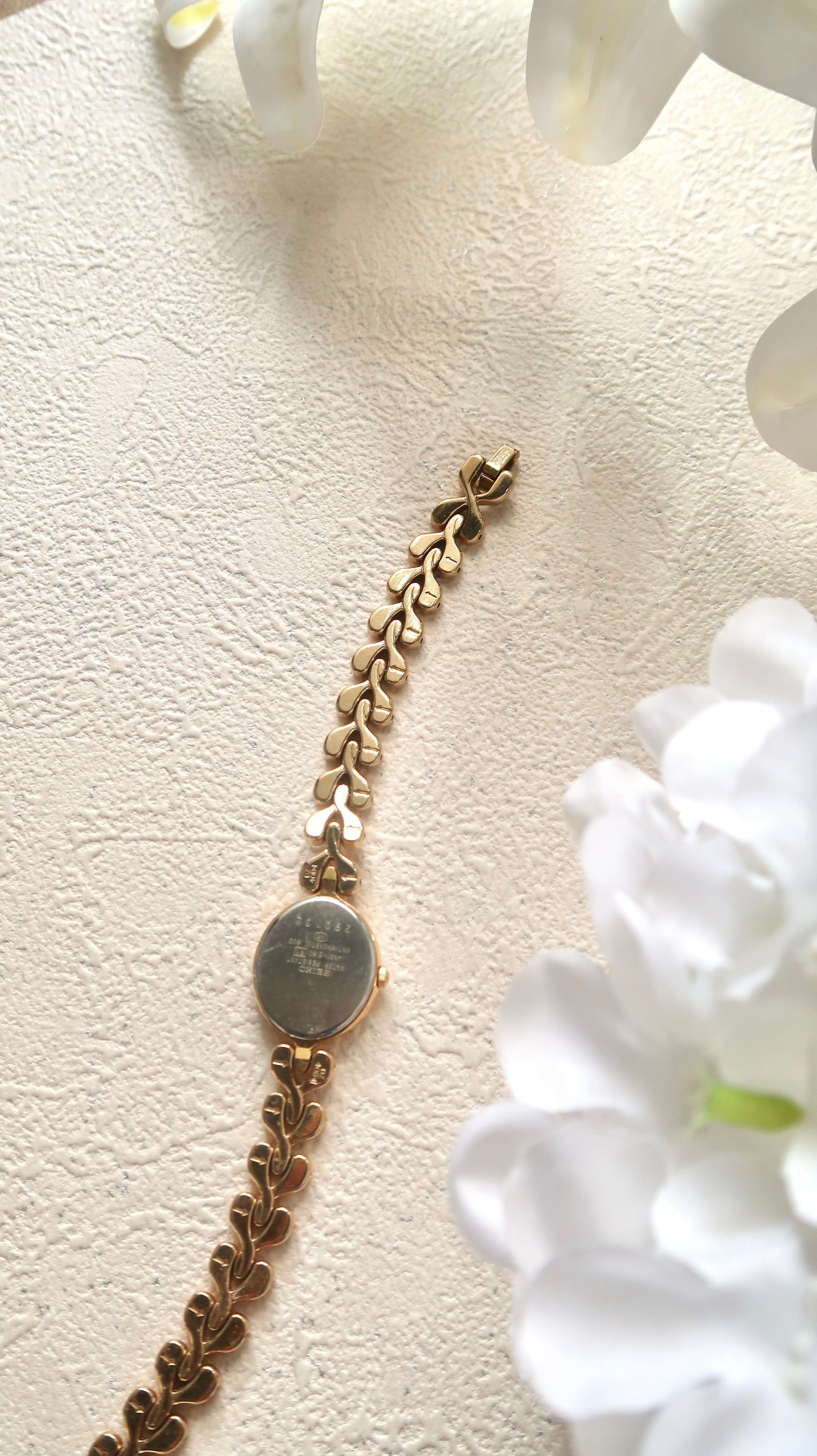 S. Lucent Gold Oval Dial with Gold Chain Watch