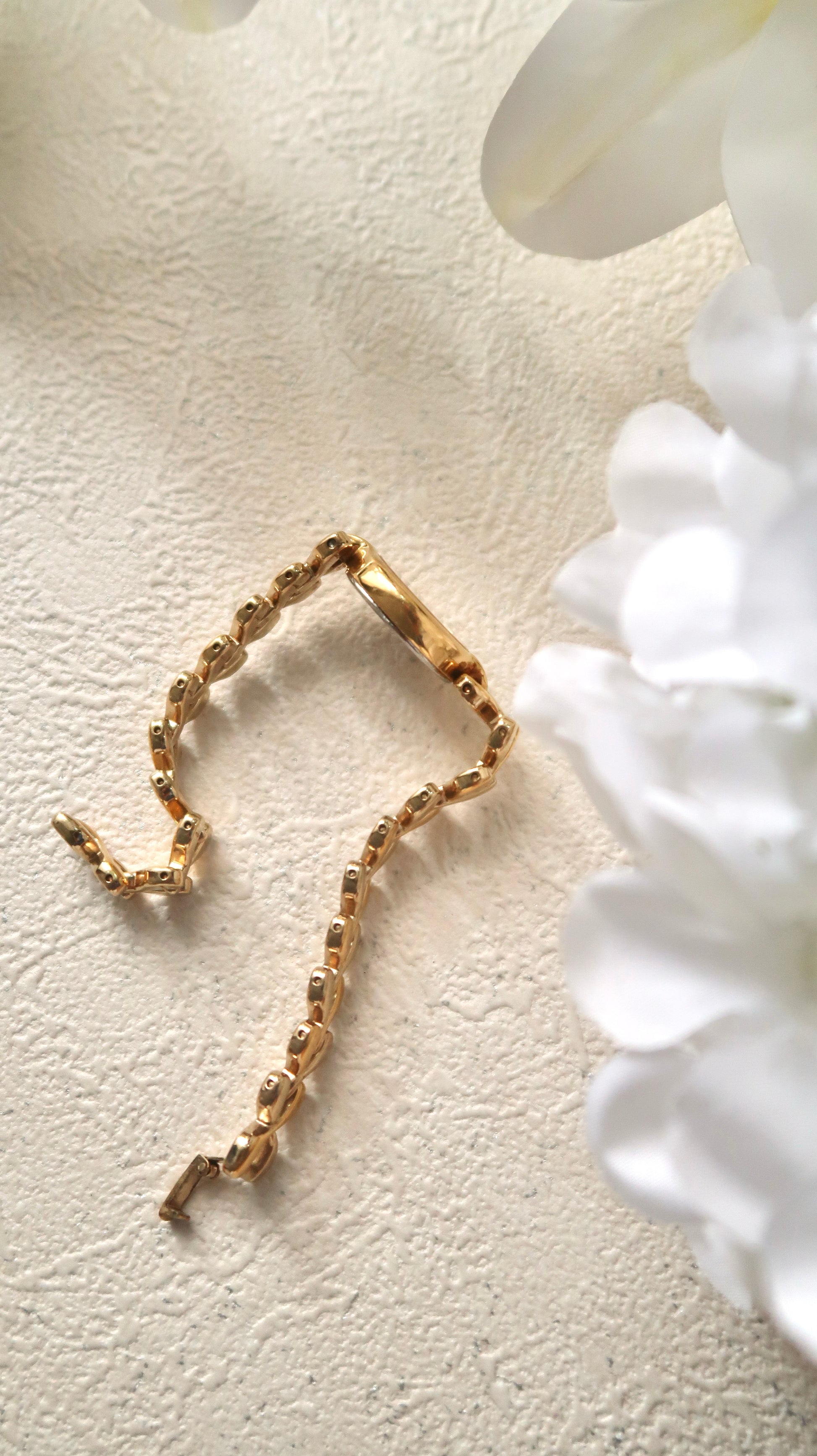 S. Lucent Gold Oval Dial with Gold Chain Watch