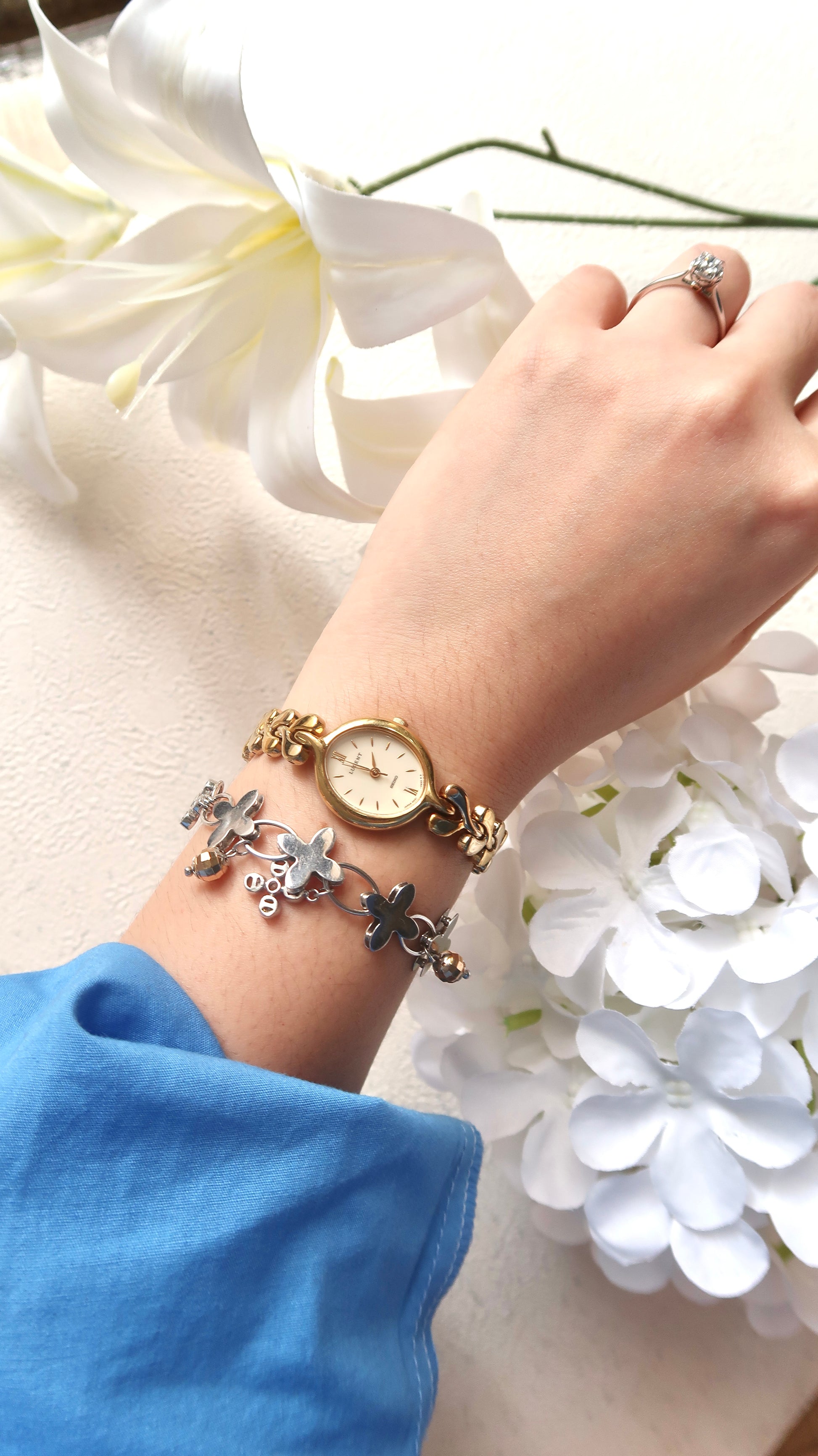 S. Lucent Gold Oval Dial with Gold Chain Watch