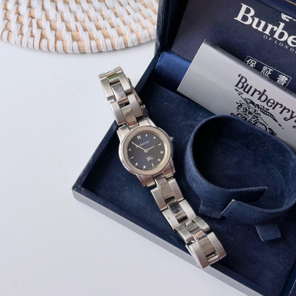 [WITH BOX] BRBY. Navy Blue Round Dial Silver Chain Watch