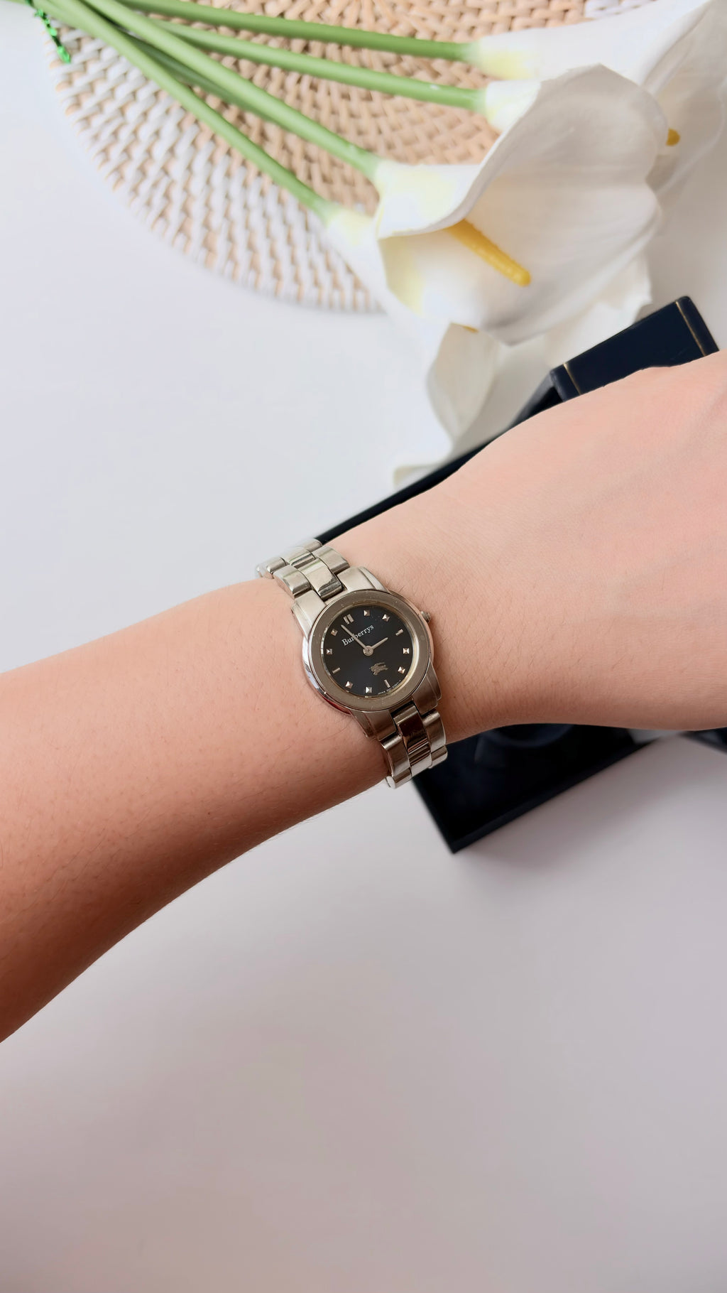 [WITH BOX] BRBY. Navy Blue Round Dial Silver Chain Watch