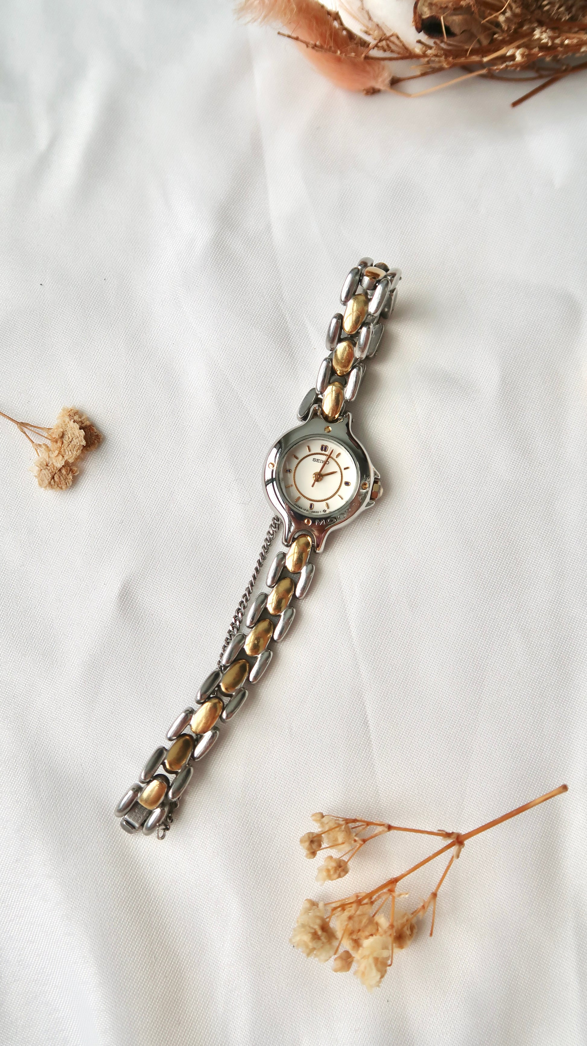 S. Moorea White Round Dial with Two Tone Chain Watch