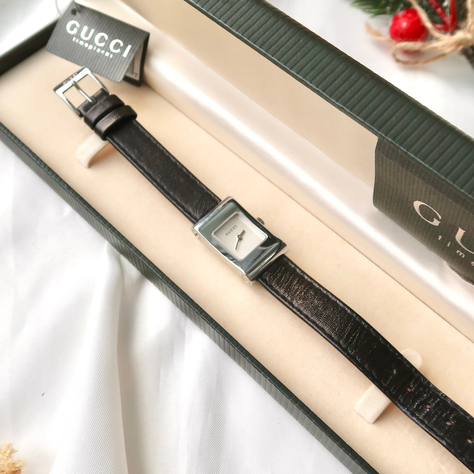 [FULLSET WITH BOX] Gc. 2300L Silver Rect Dial with Black Strap Watch