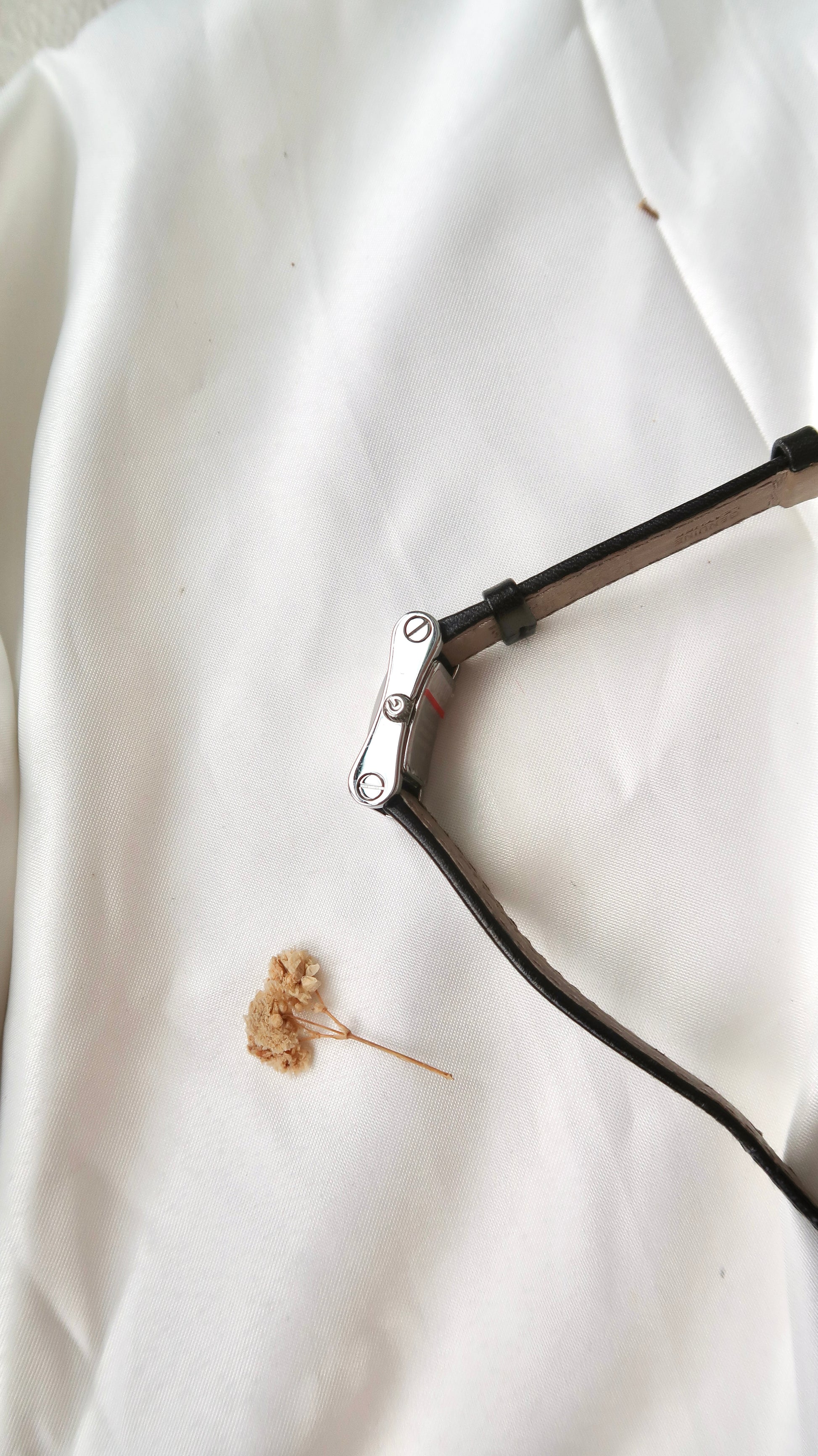 [FULLSET WITH BOX] Gc. 2300L Silver Rect Dial with Black Strap Watch