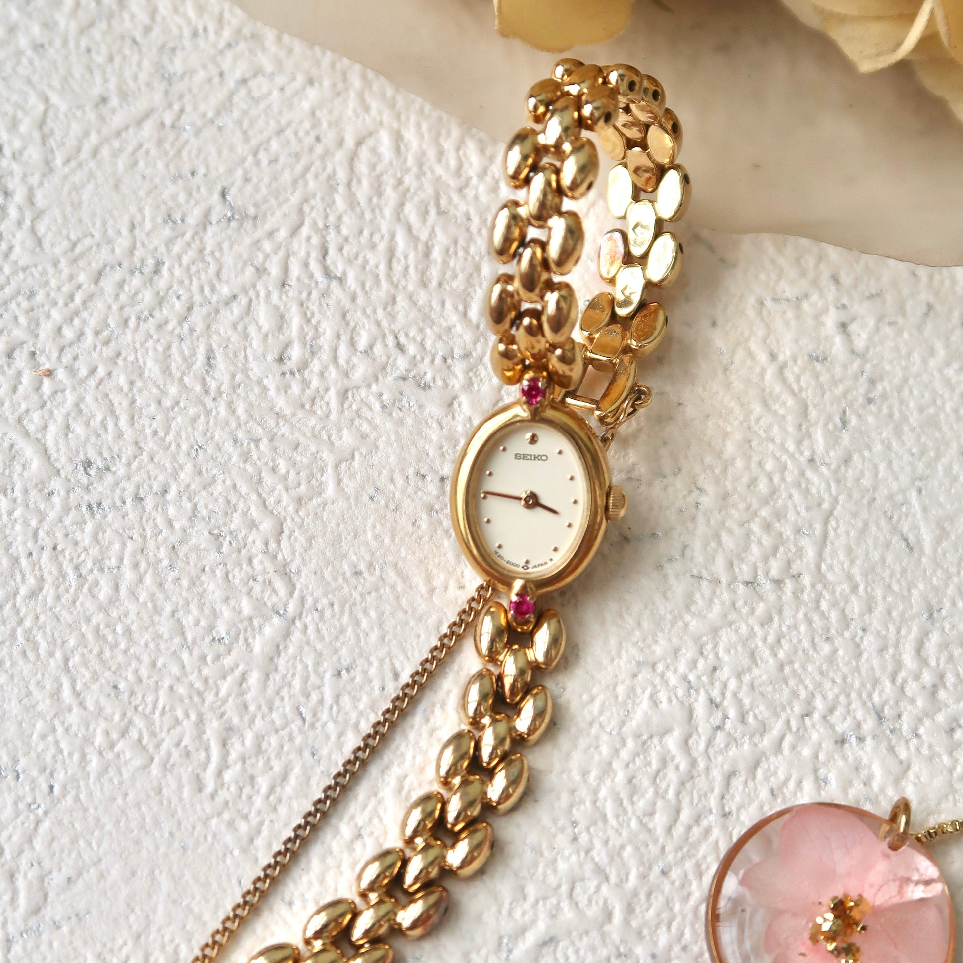 S. Pink Jewel White Oval Dial with Gold Chain Watch