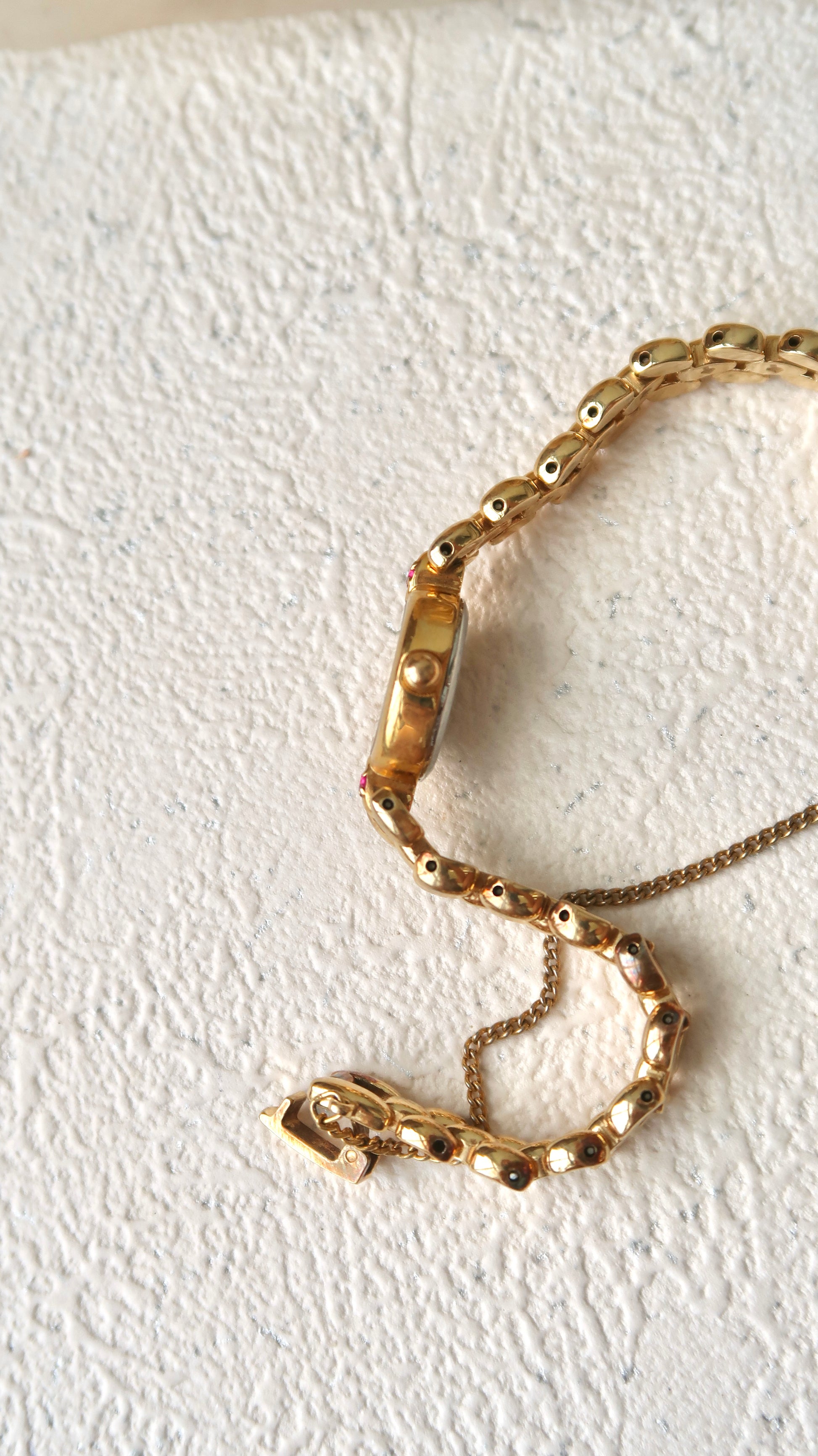 S. Pink Jewel White Oval Dial with Gold Chain Watch