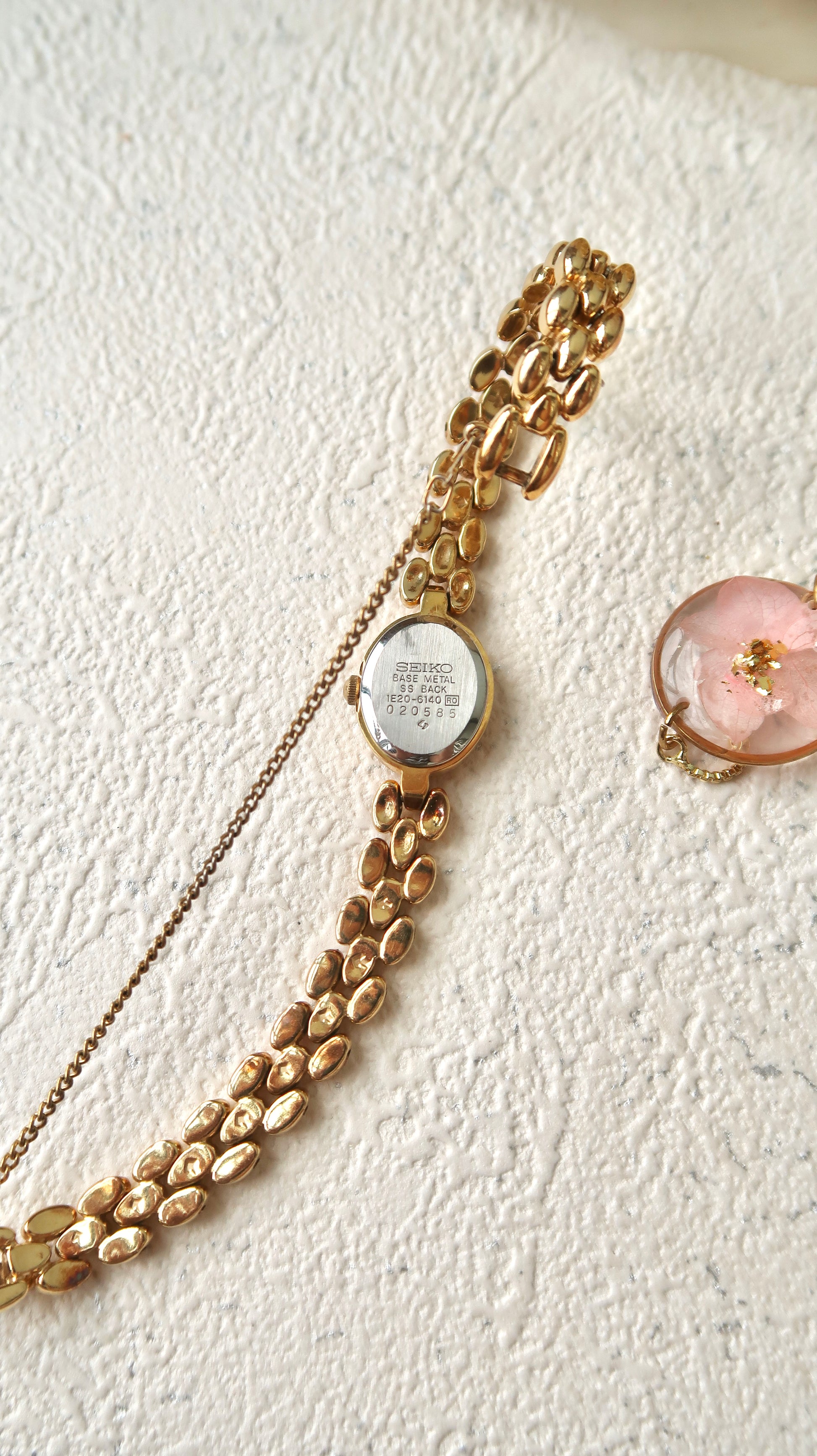 S. Pink Jewel White Oval Dial with Gold Chain Watch