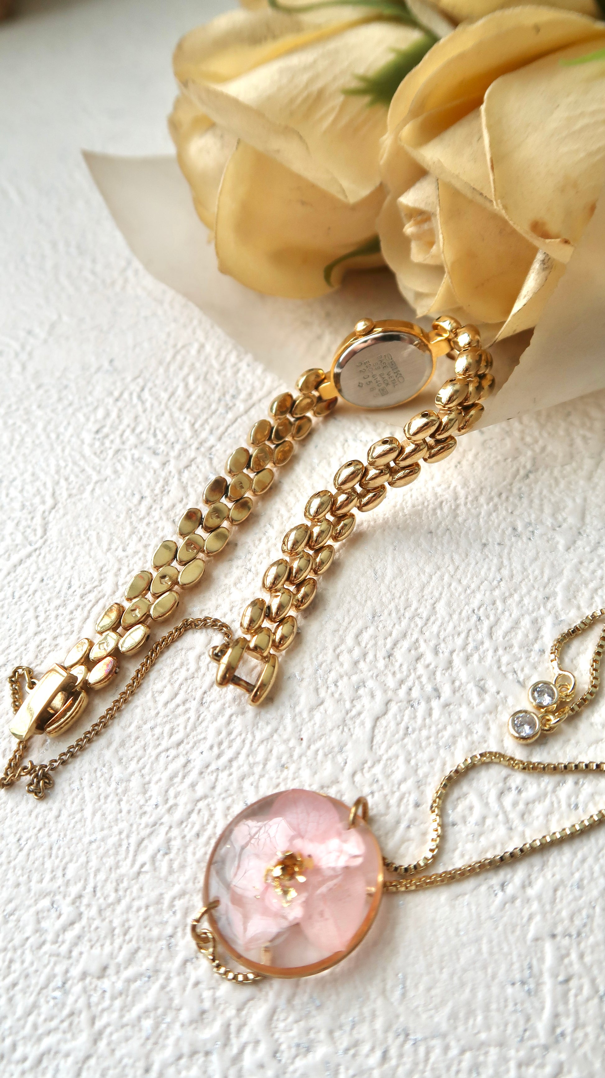 S. Pink Jewel White Oval Dial with Gold Chain Watch