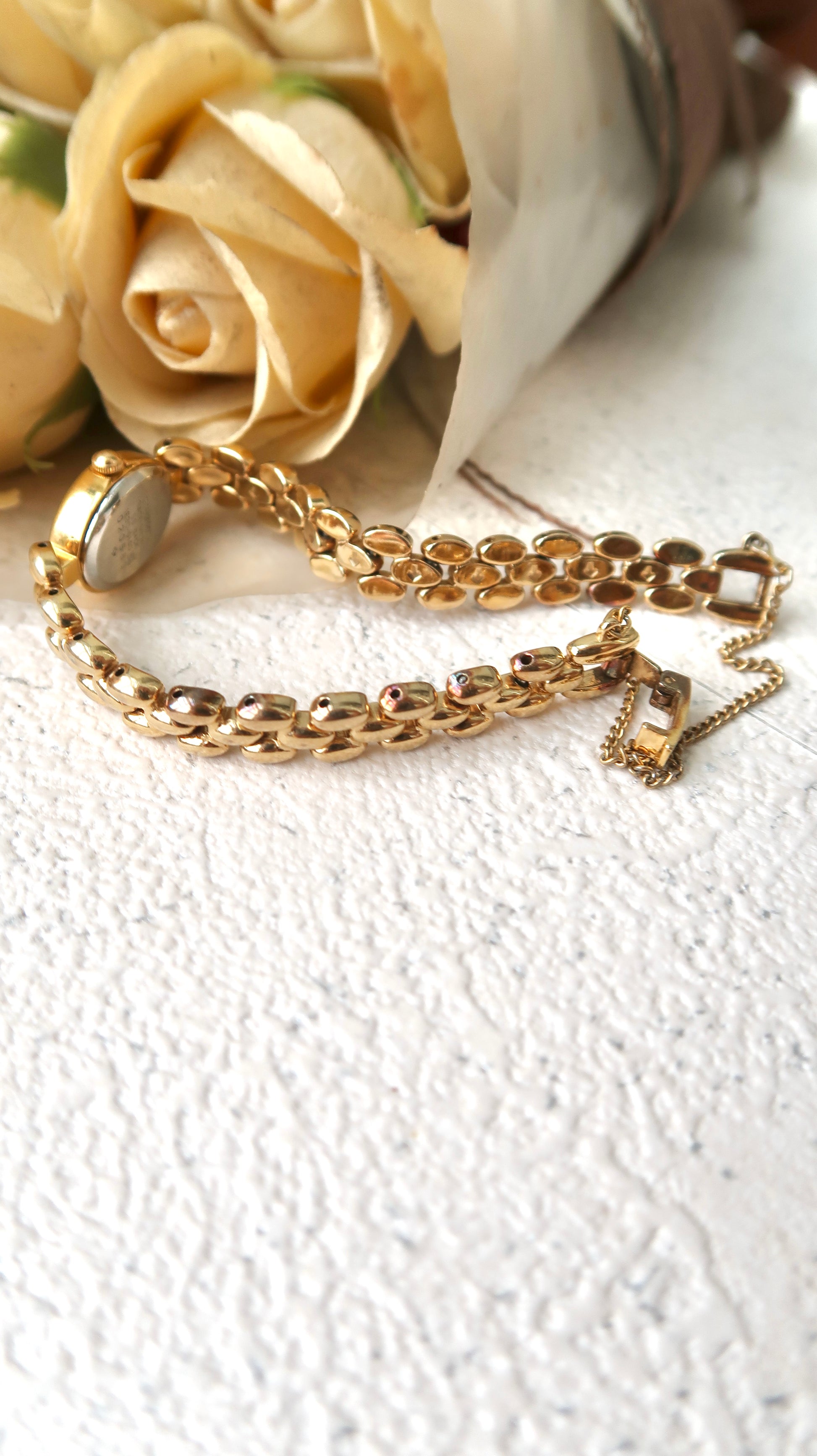 S. Pink Jewel White Oval Dial with Gold Chain Watch