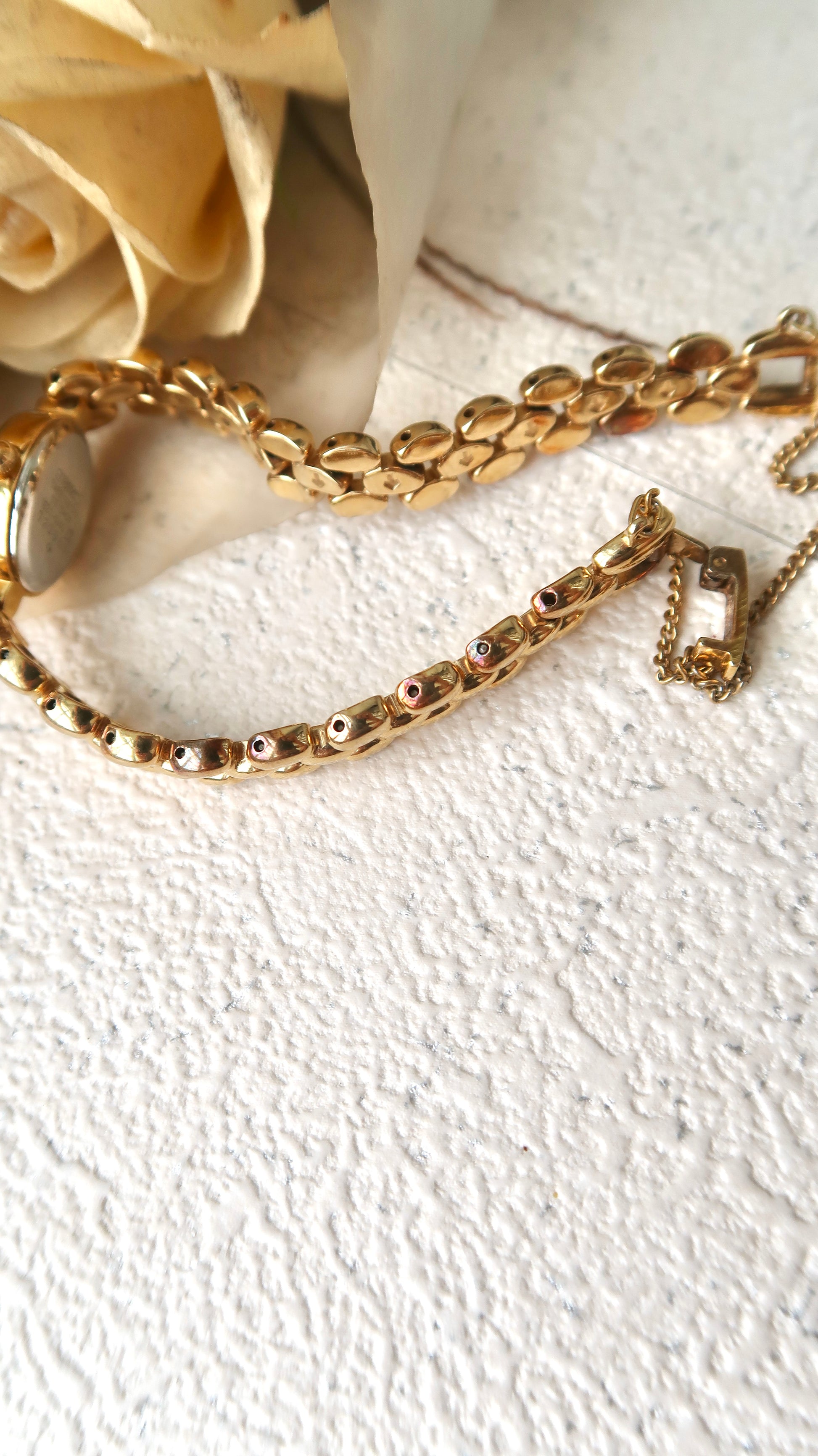 S. Pink Jewel White Oval Dial with Gold Chain Watch