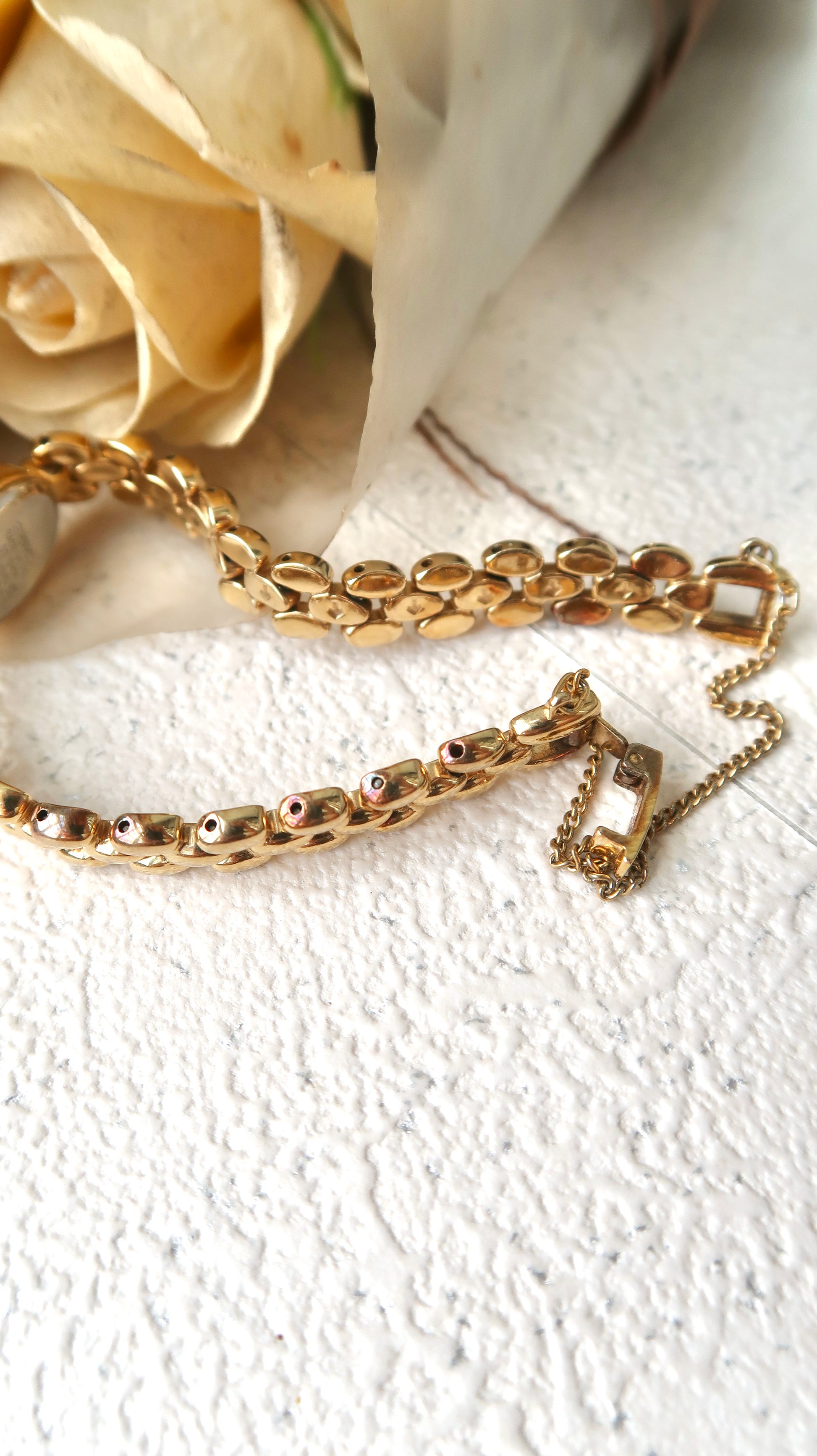 S. Pink Jewel White Oval Dial with Gold Chain Watch