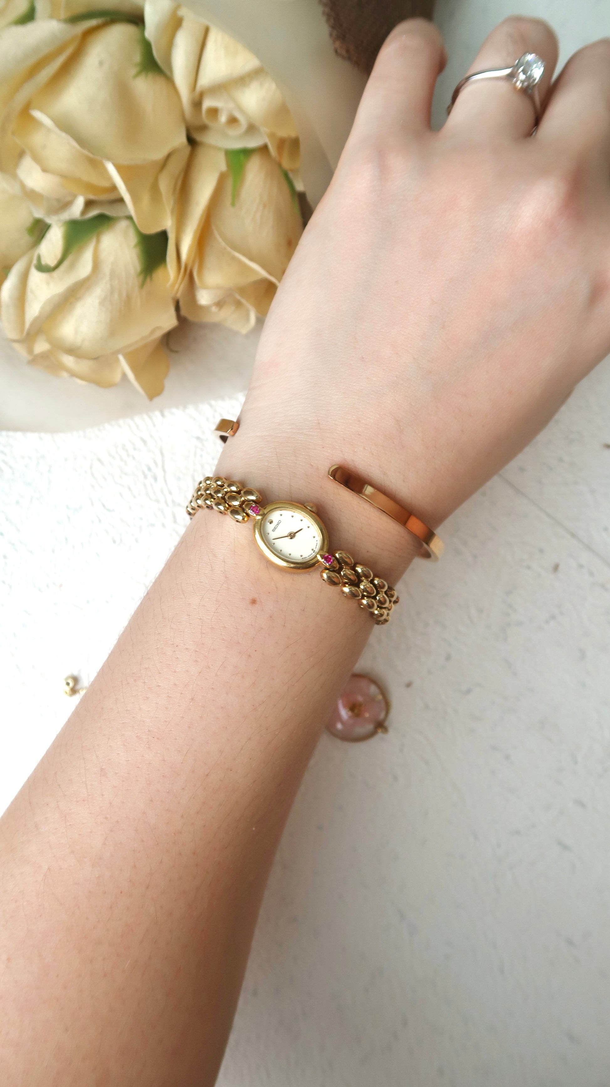 S. Pink Jewel White Oval Dial with Gold Chain Watch