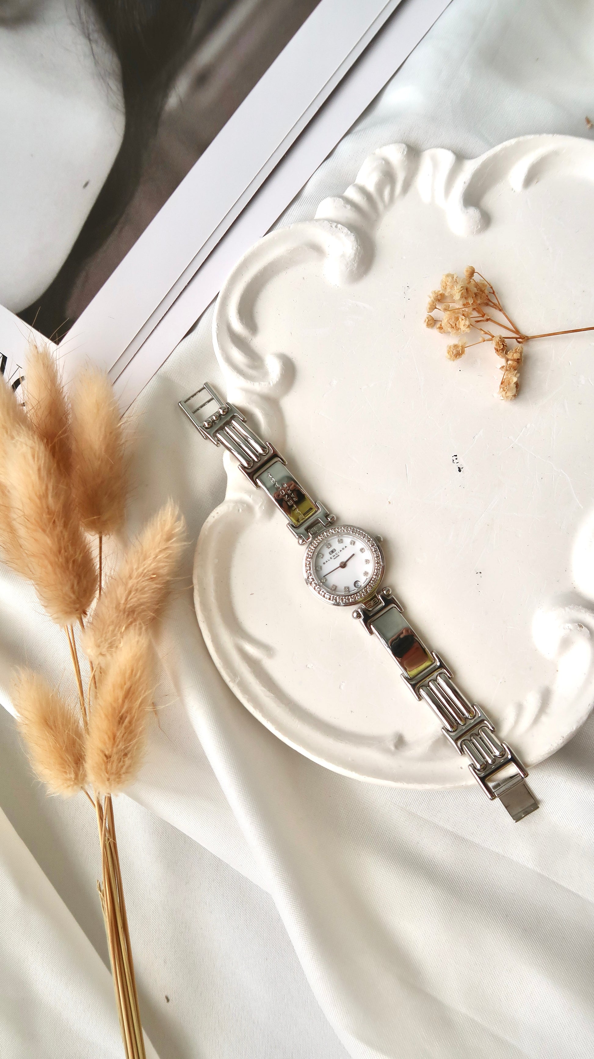 BLCG. White Round 12P Diamonds Dial with Silver Chain Watch