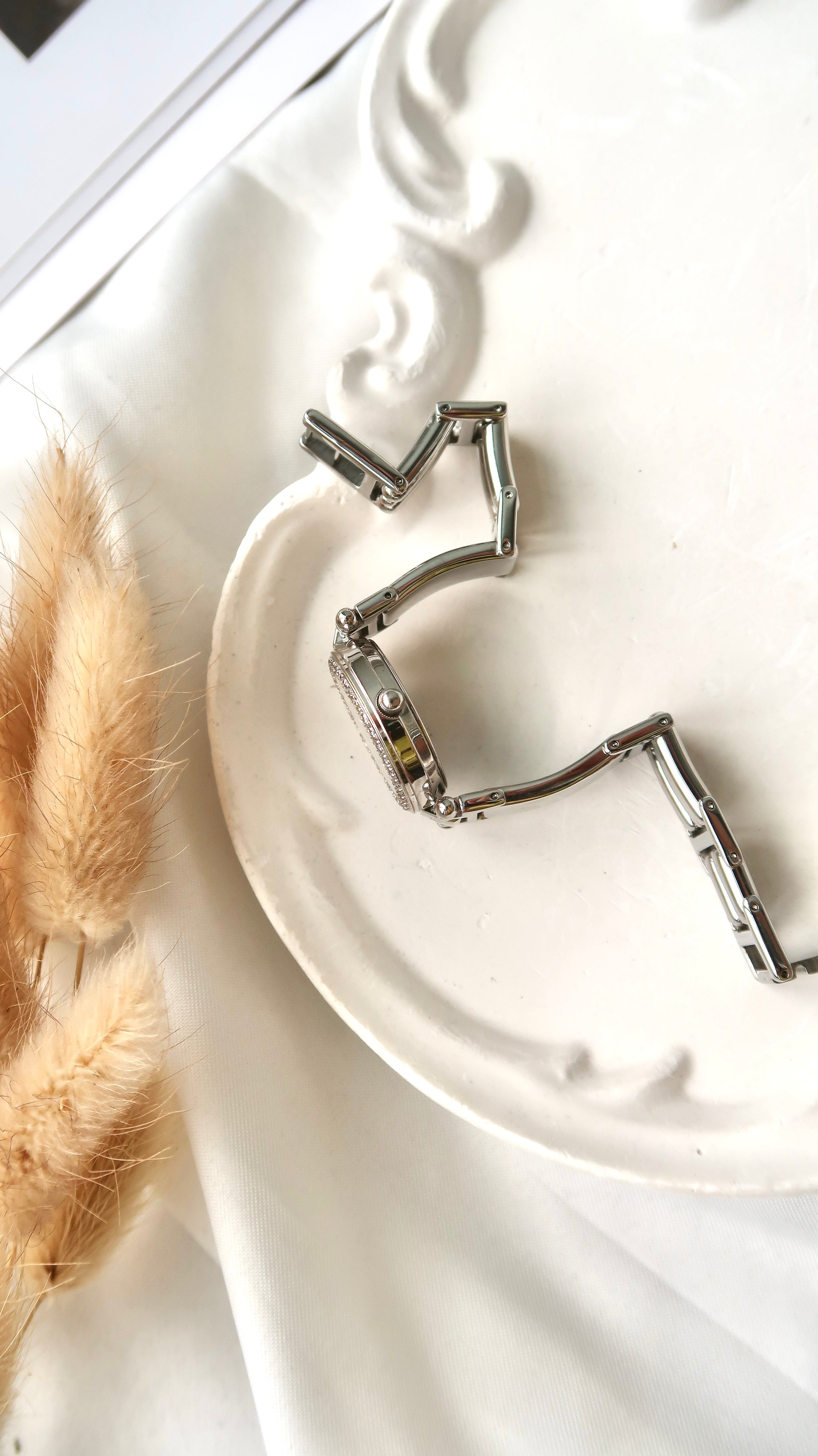 BLCG. White Round 12P Diamonds Dial with Silver Chain Watch