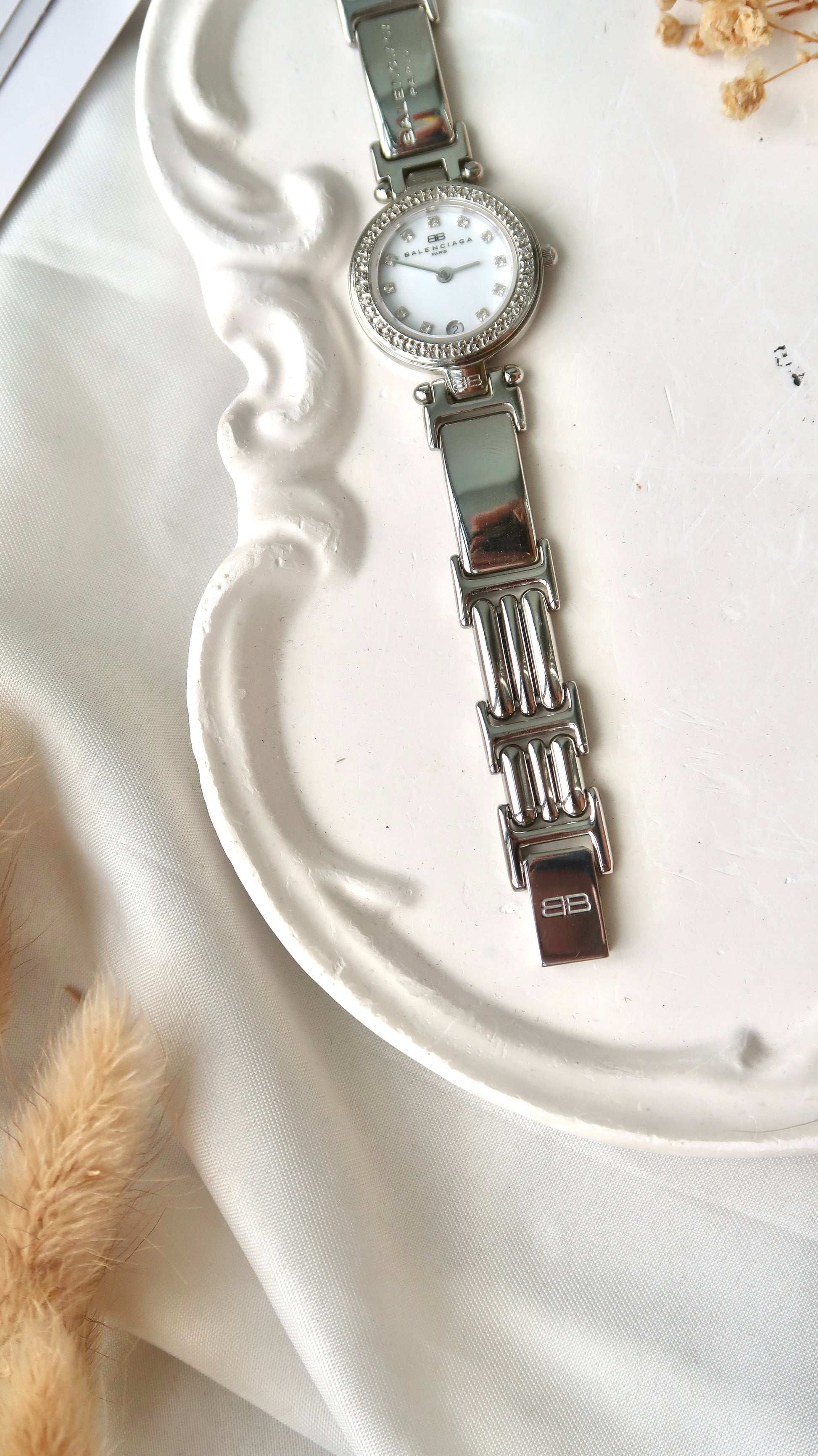 BLCG. White Round 12P Diamonds Dial with Silver Chain Watch