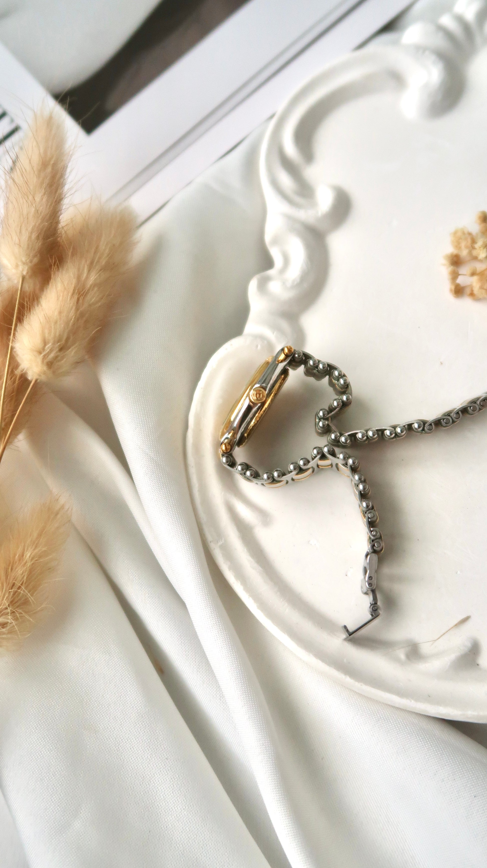 BRBY. Round Ivory Dial with Two Tone Chain Watch