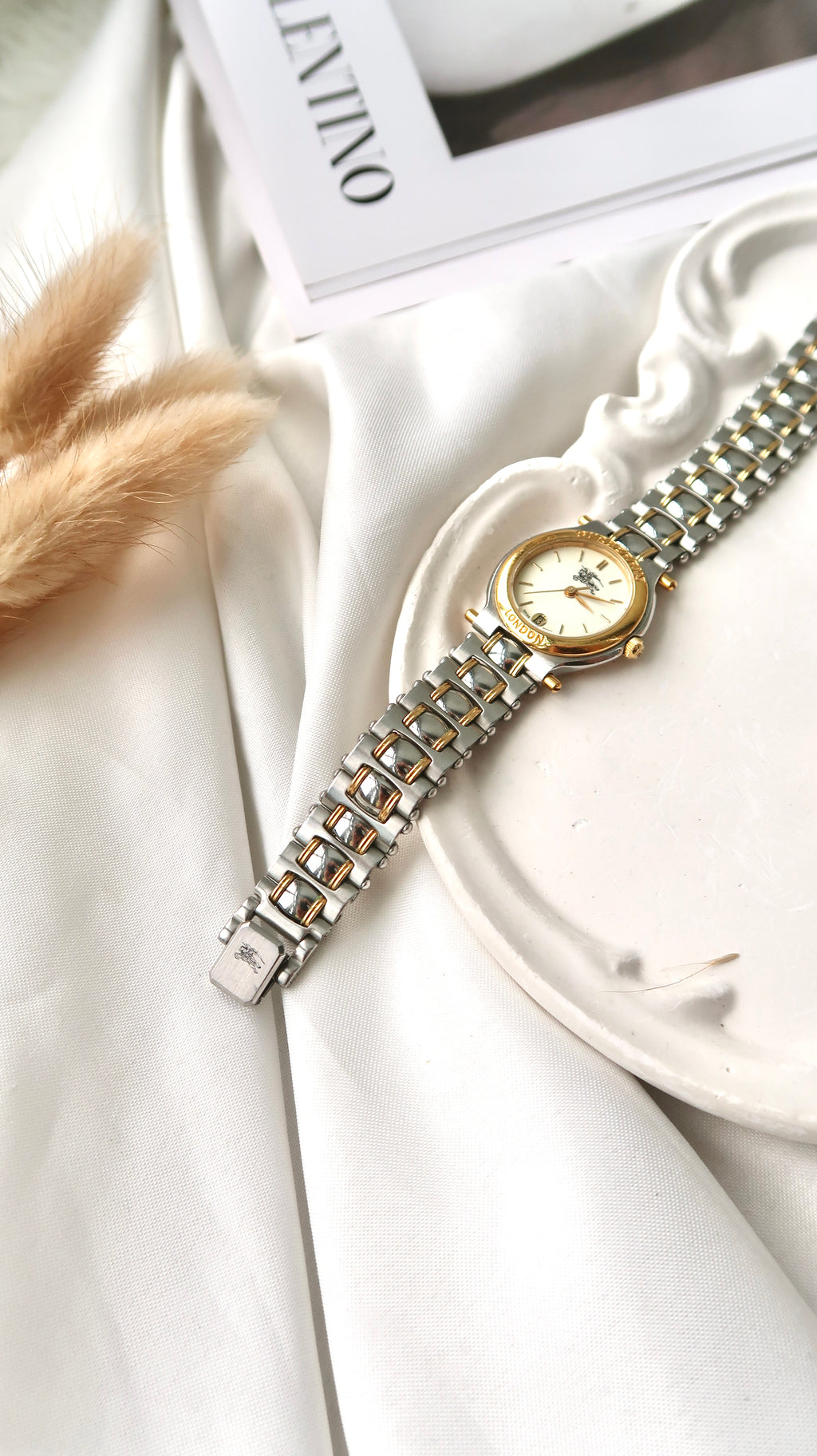 BRBY. Round Ivory Dial with Two Tone Chain Watch