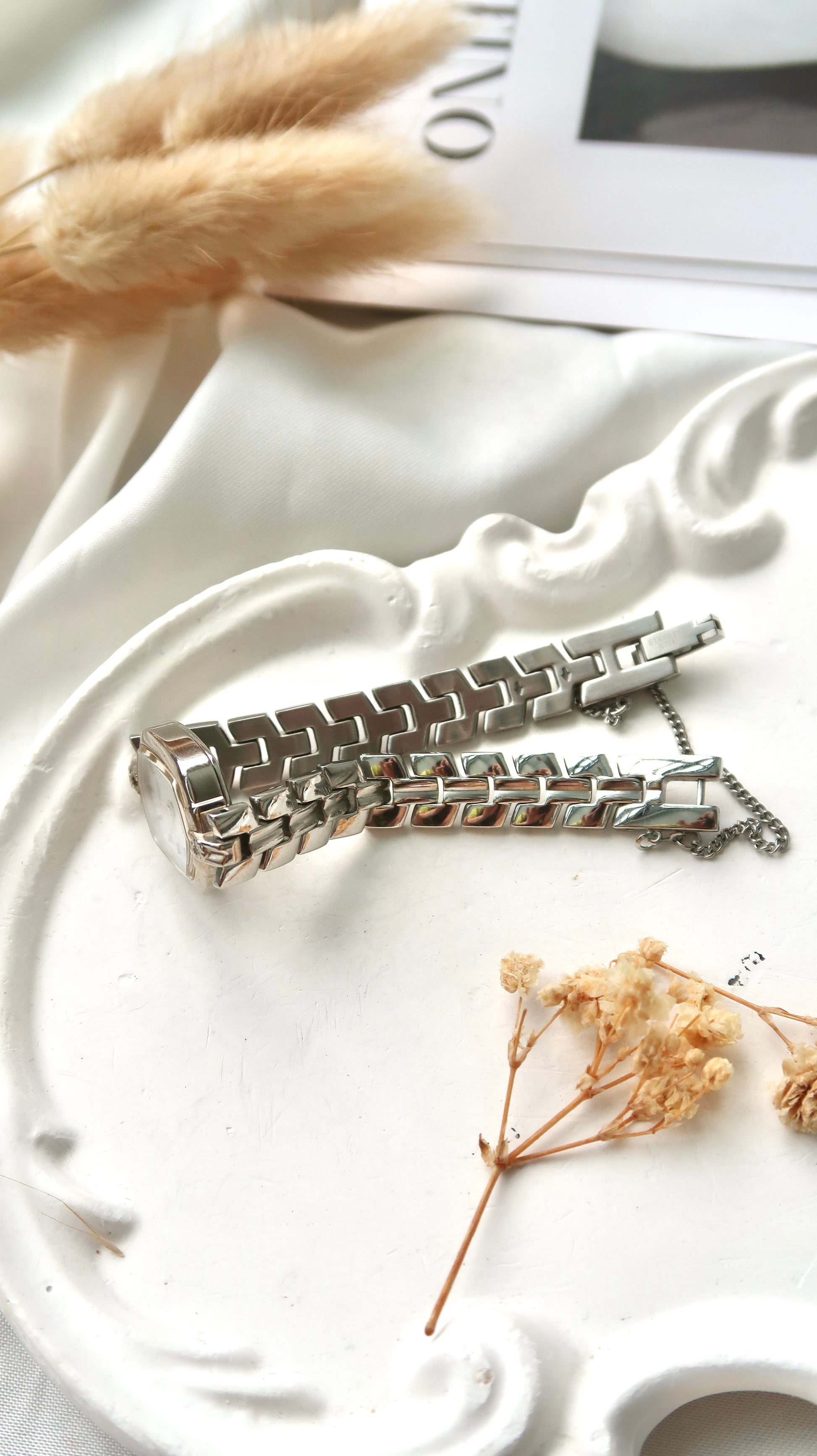 CY. Louis XV 2P Diamonds White Hexa Dial with Silver Chain Watch