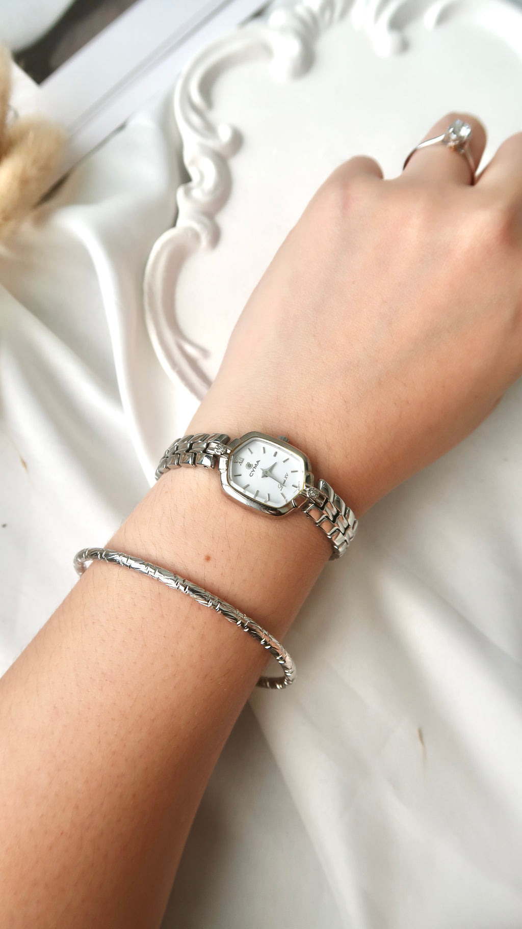 CY. Louis XV 2P Diamonds White Hexa Dial with Silver Chain Watch