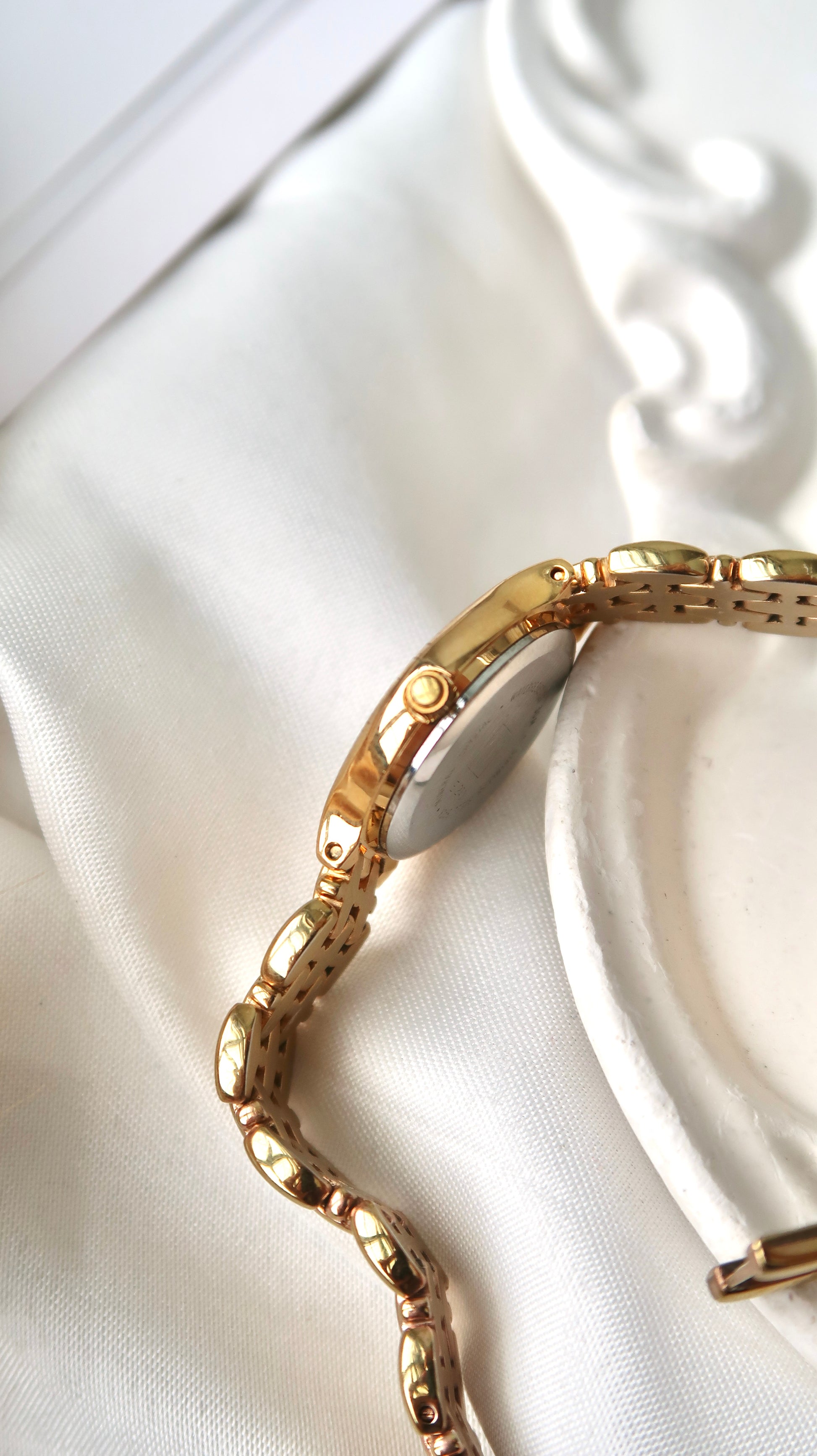 T. Stylist White Round Dial with Gold Chain Watch