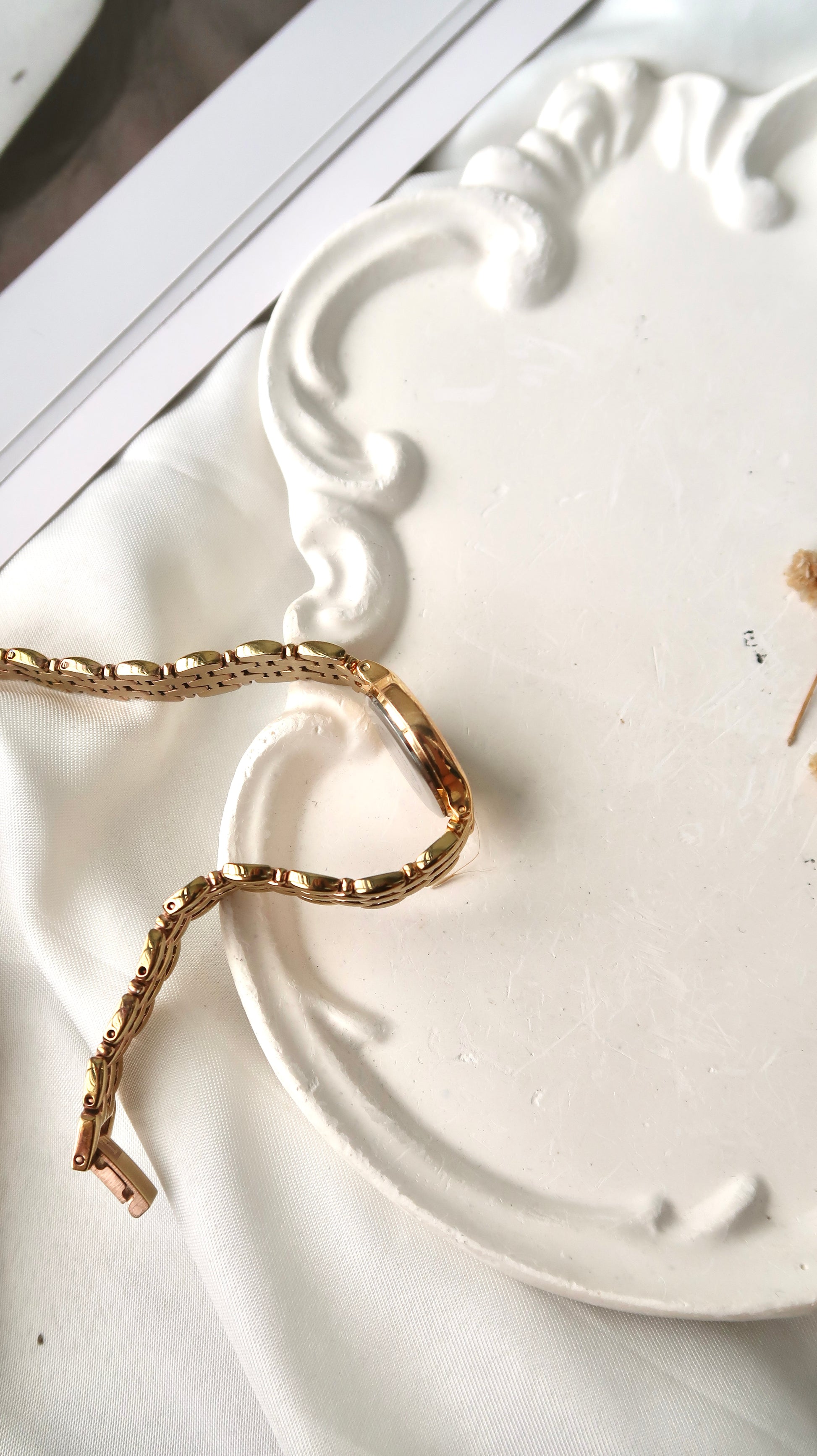 T. Stylist White Round Dial with Gold Chain Watch