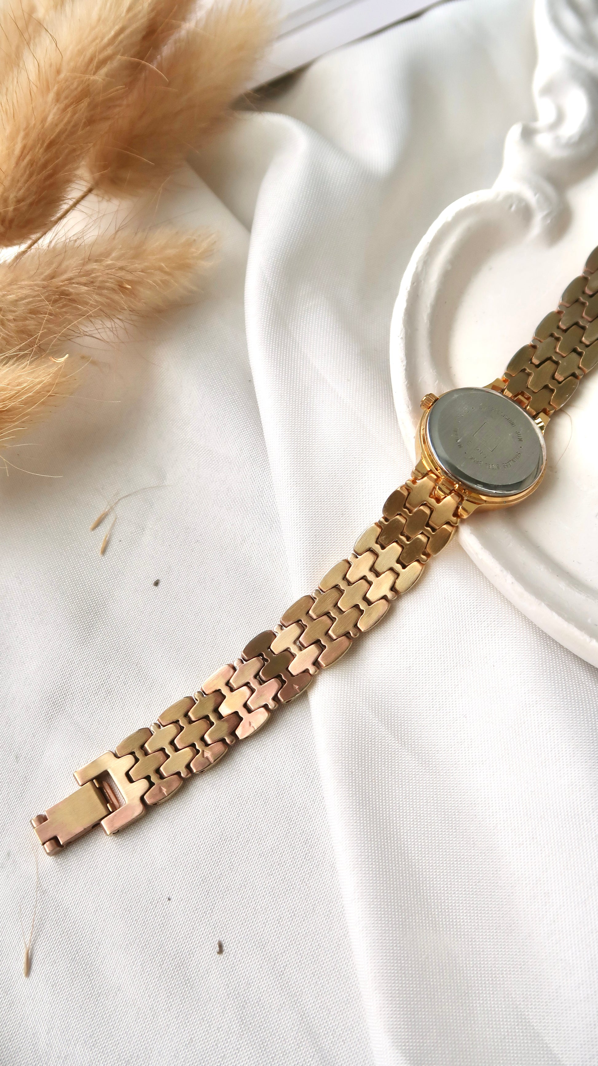 T. Stylist White Round Dial with Gold Chain Watch