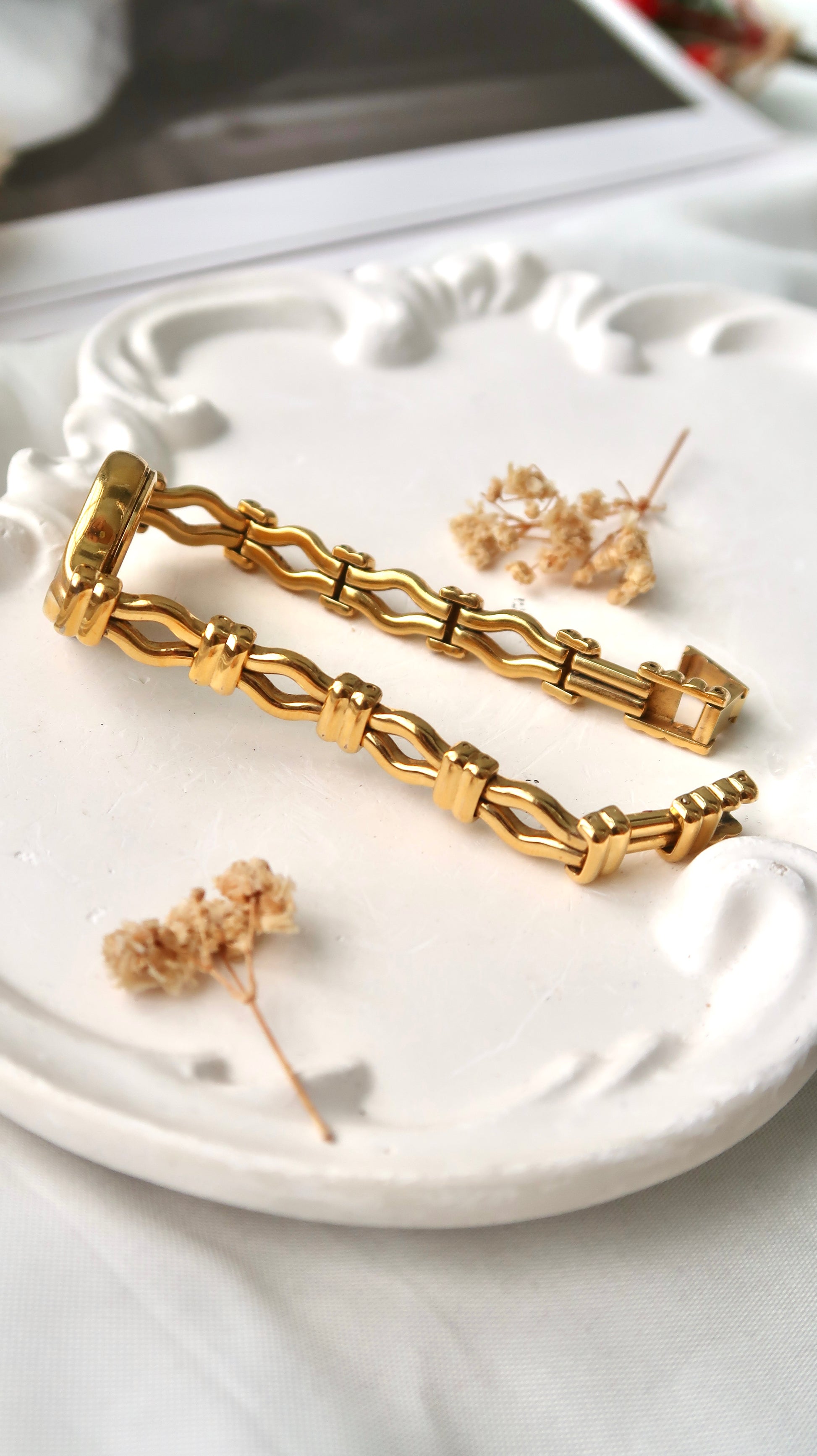 BRBY. 7000 Blue Mosaic Dial with Gold Chain Watch