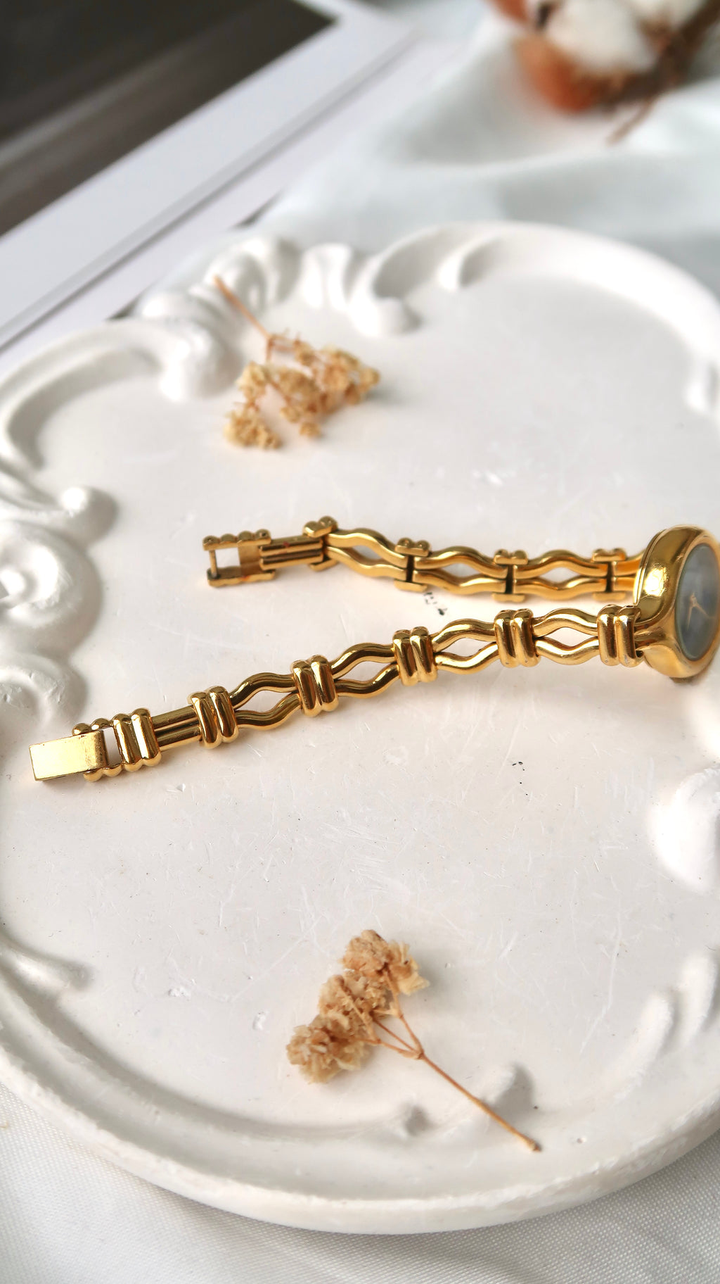 BRBY. 7000 Blue Mosaic Dial with Gold Chain Watch