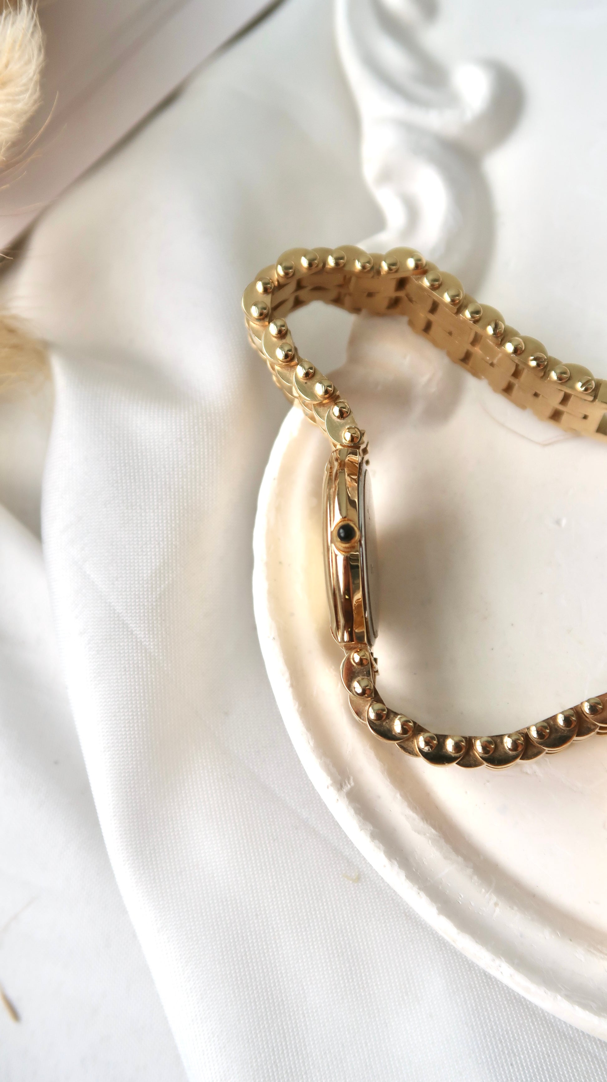 CTZ. Gold Round Dial with Gold Chain Watch