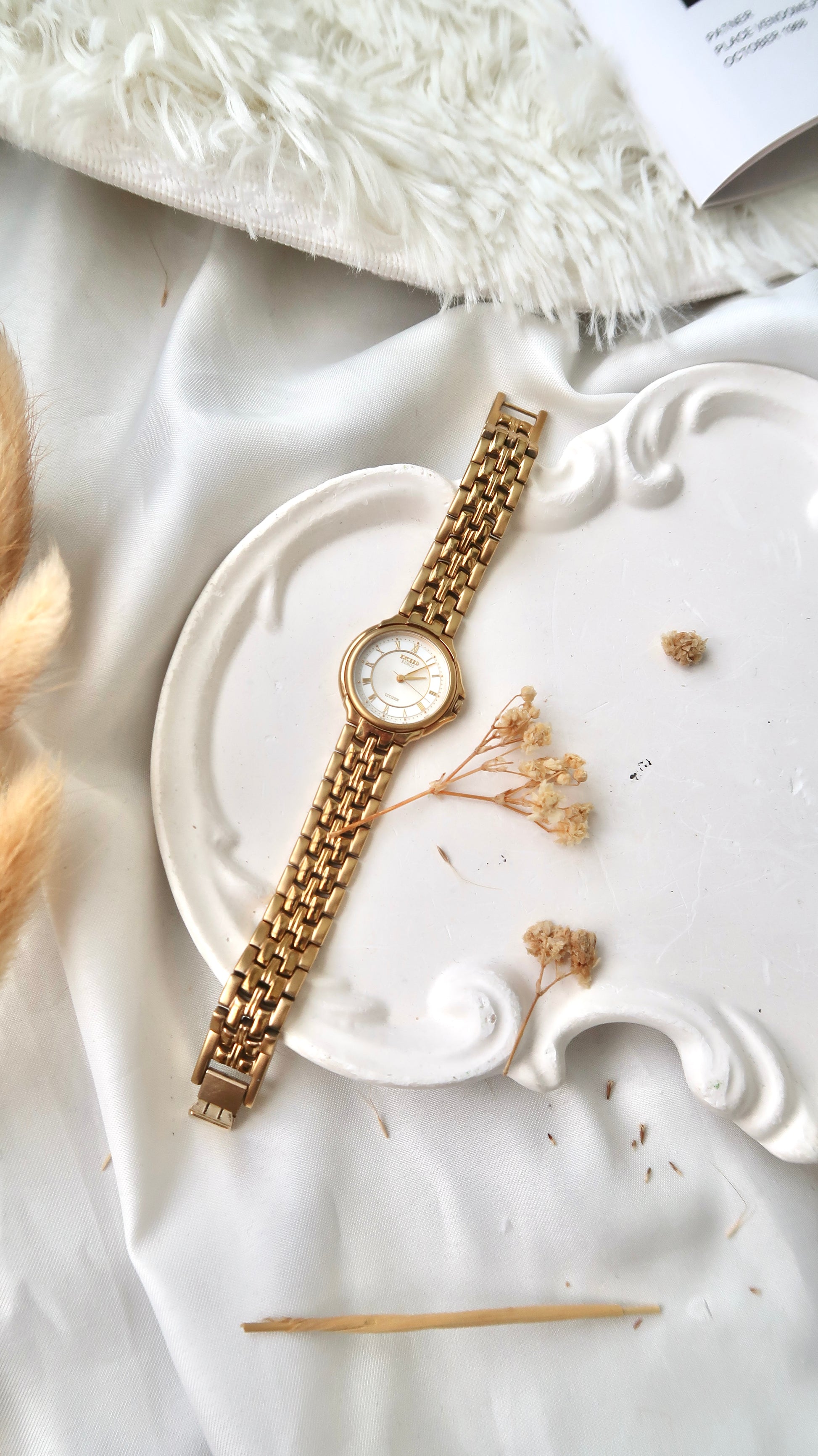 CTZ. Exceed Euros White Grey Round Dial with Gold Chain Watch