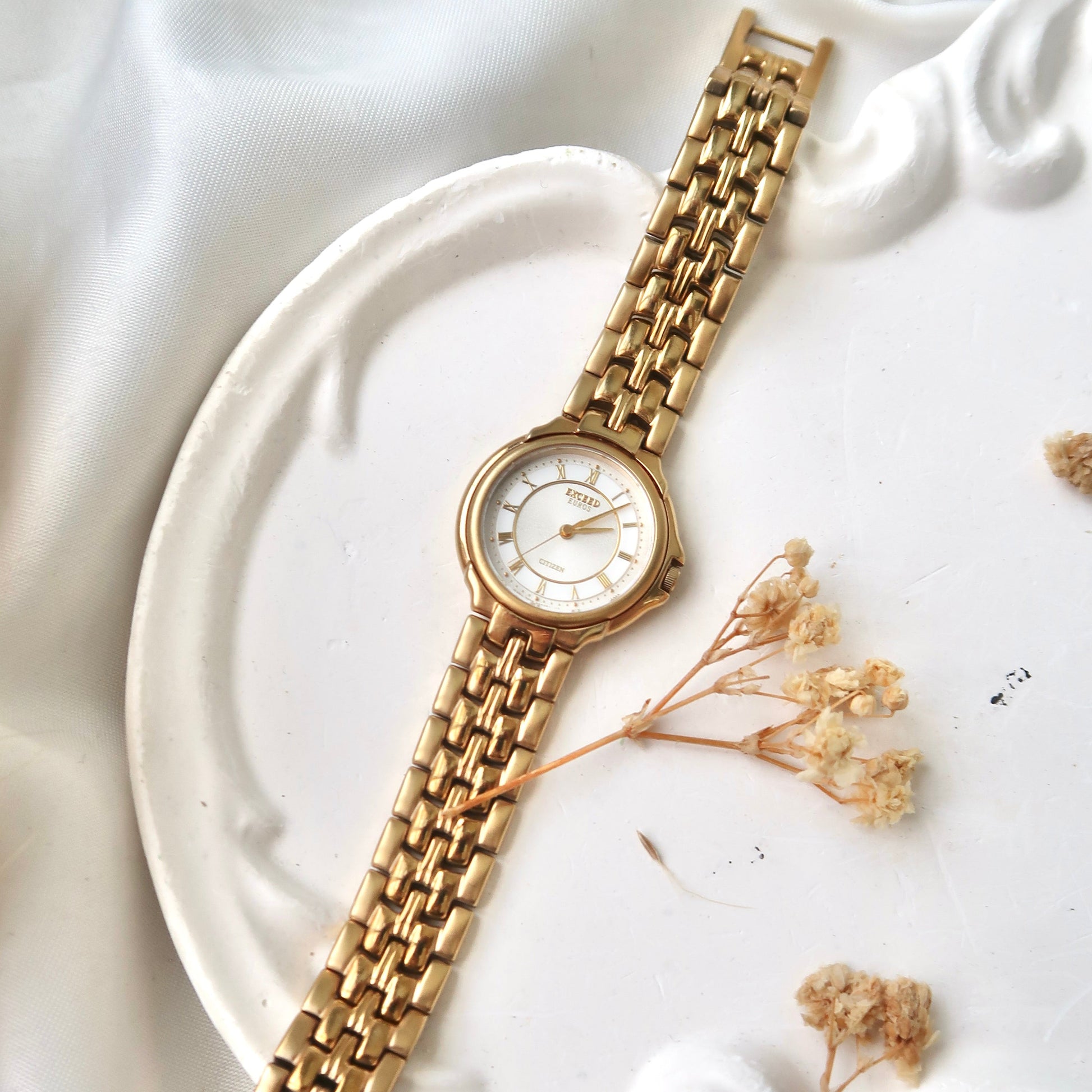 CTZ. Exceed Euros White Grey Round Dial with Gold Chain Watch